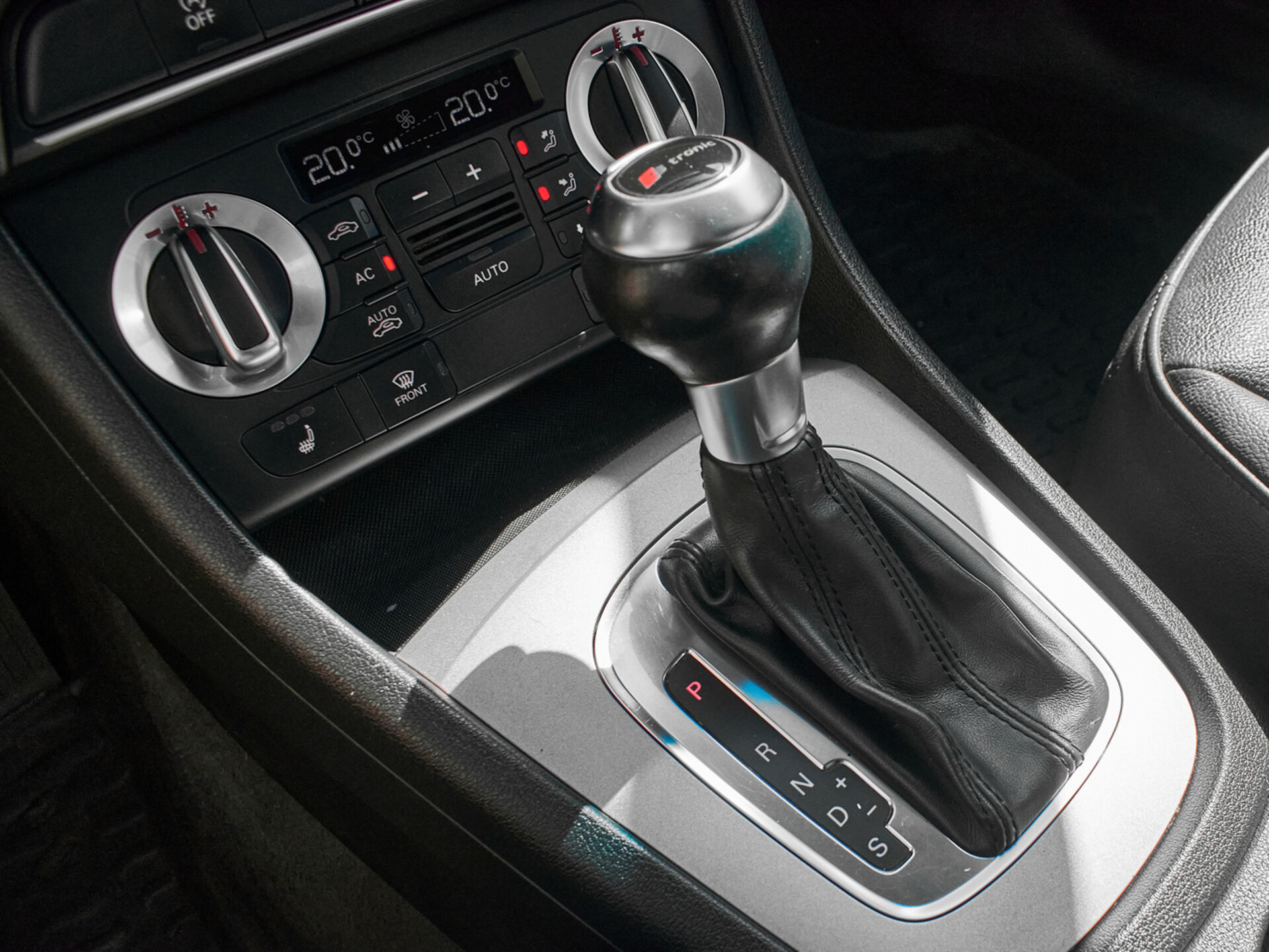 Купить Audi Q3 2.0 AMT (170 л.с.) 4WD, 2012 в Екатеренбурге