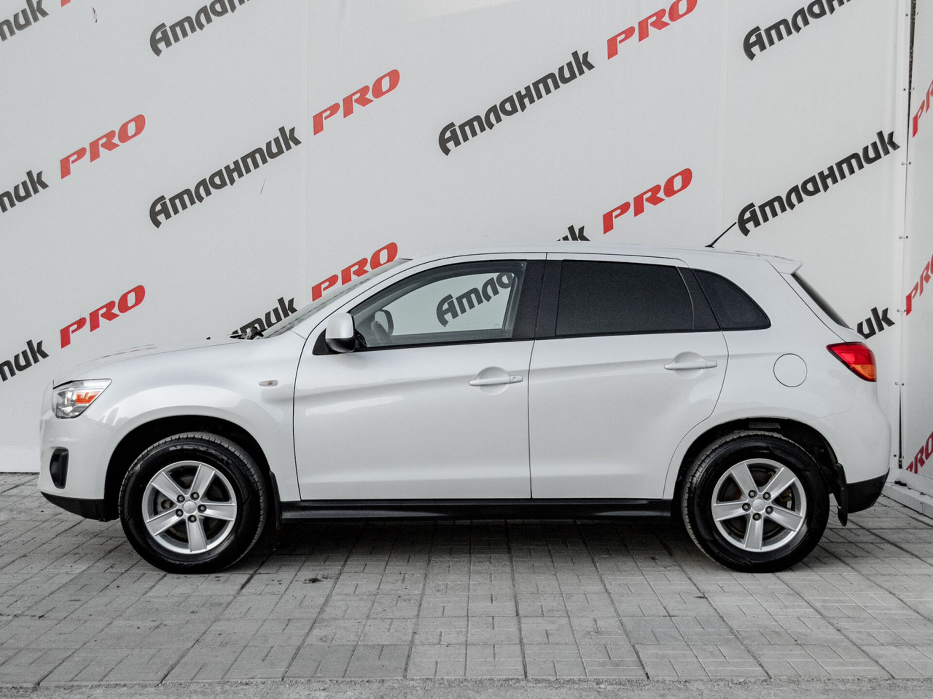 Купить Mitsubishi ASX 1.6 MT (117 л.с.), 2013 в Екатеренбурге