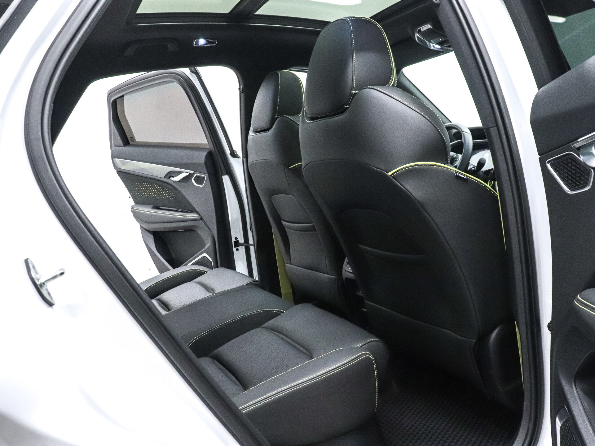 Geely Tugella 2023 23