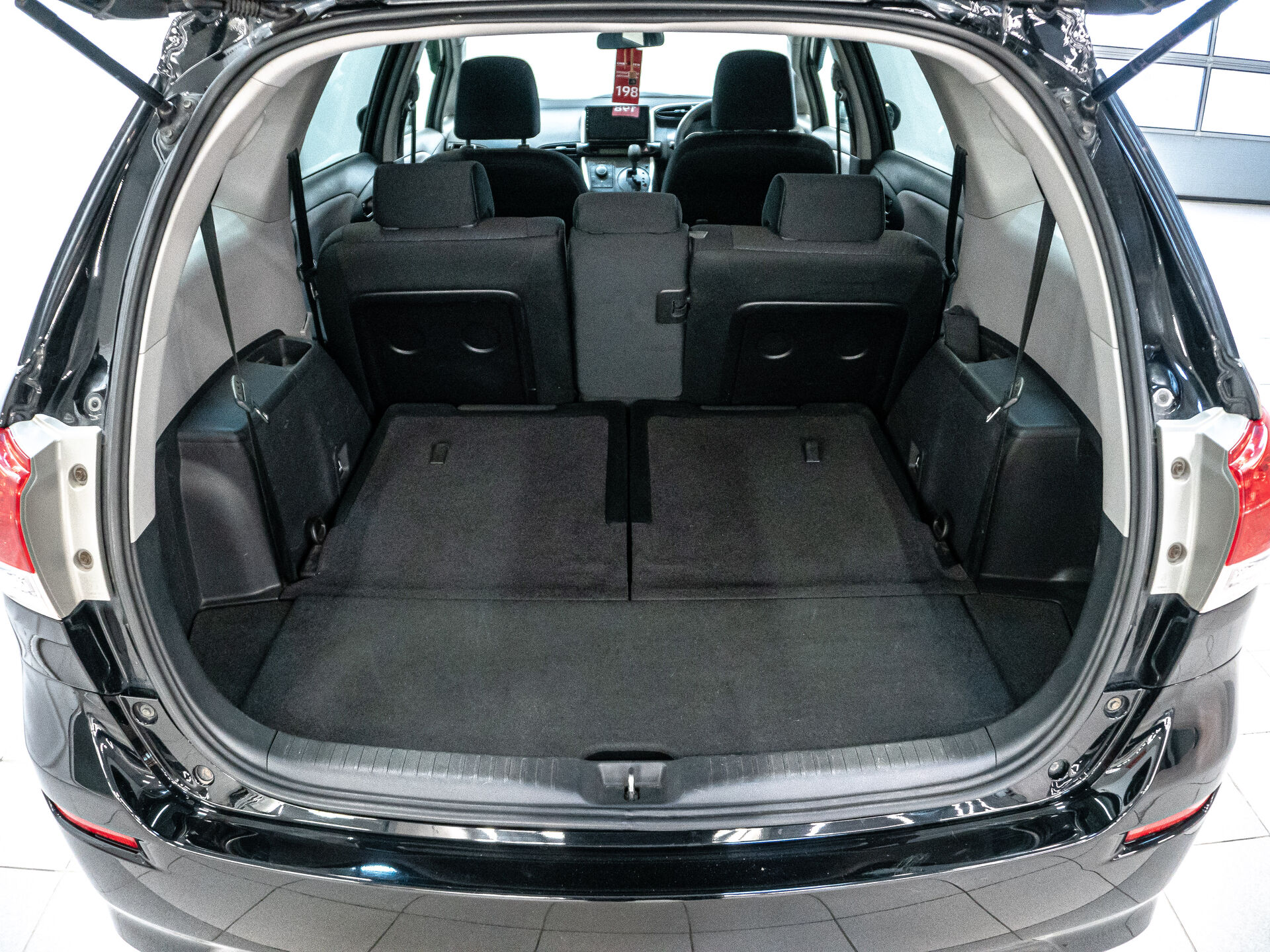 Toyota Wish 2012 19