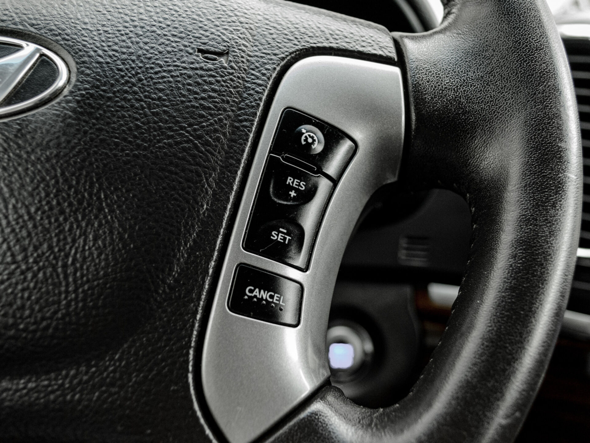 Купить Hyundai Santa Fe 2.4 AT (174 л.с.) 4WD, 2011 в Екатеренбурге