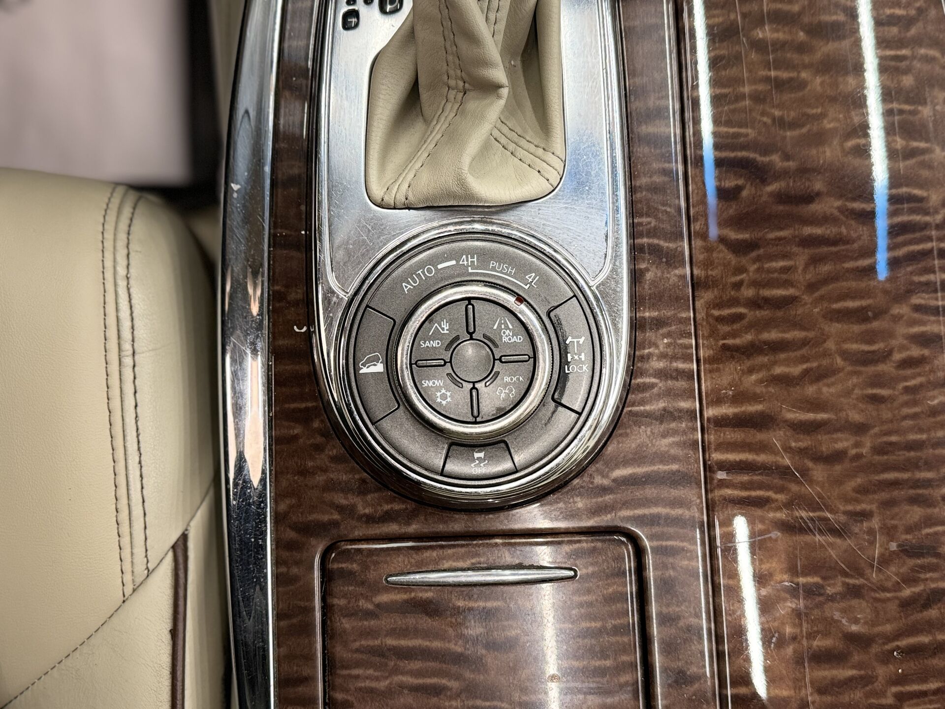 Nissan Patrol Titanium 2012 г.в., 362 000 км.