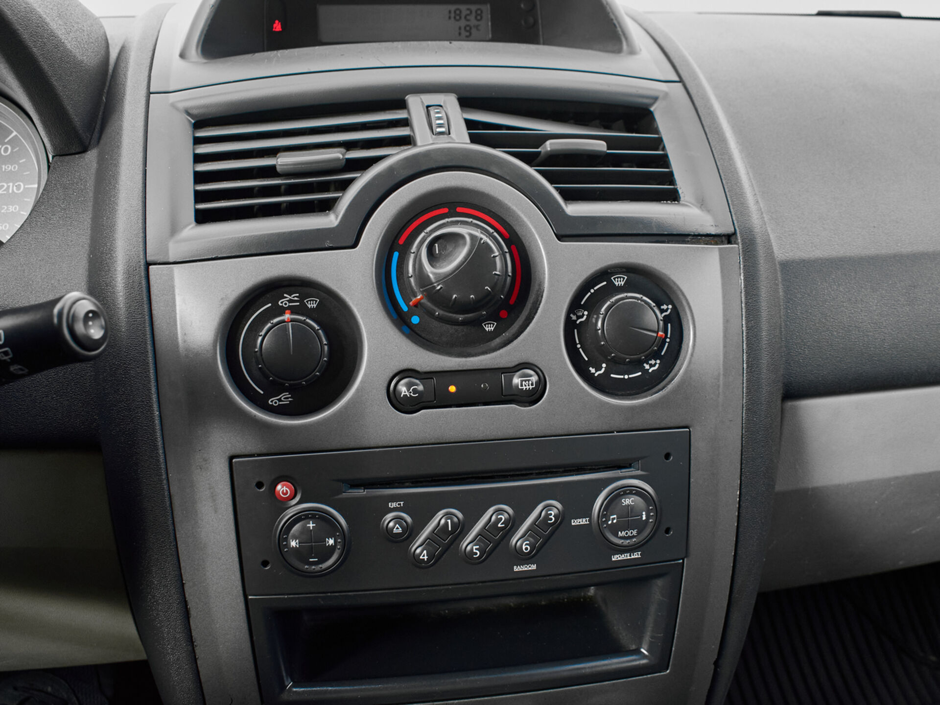 Купить Renault Megane 1.6 MT (115 л.с.), 2006 в Екатеренбурге