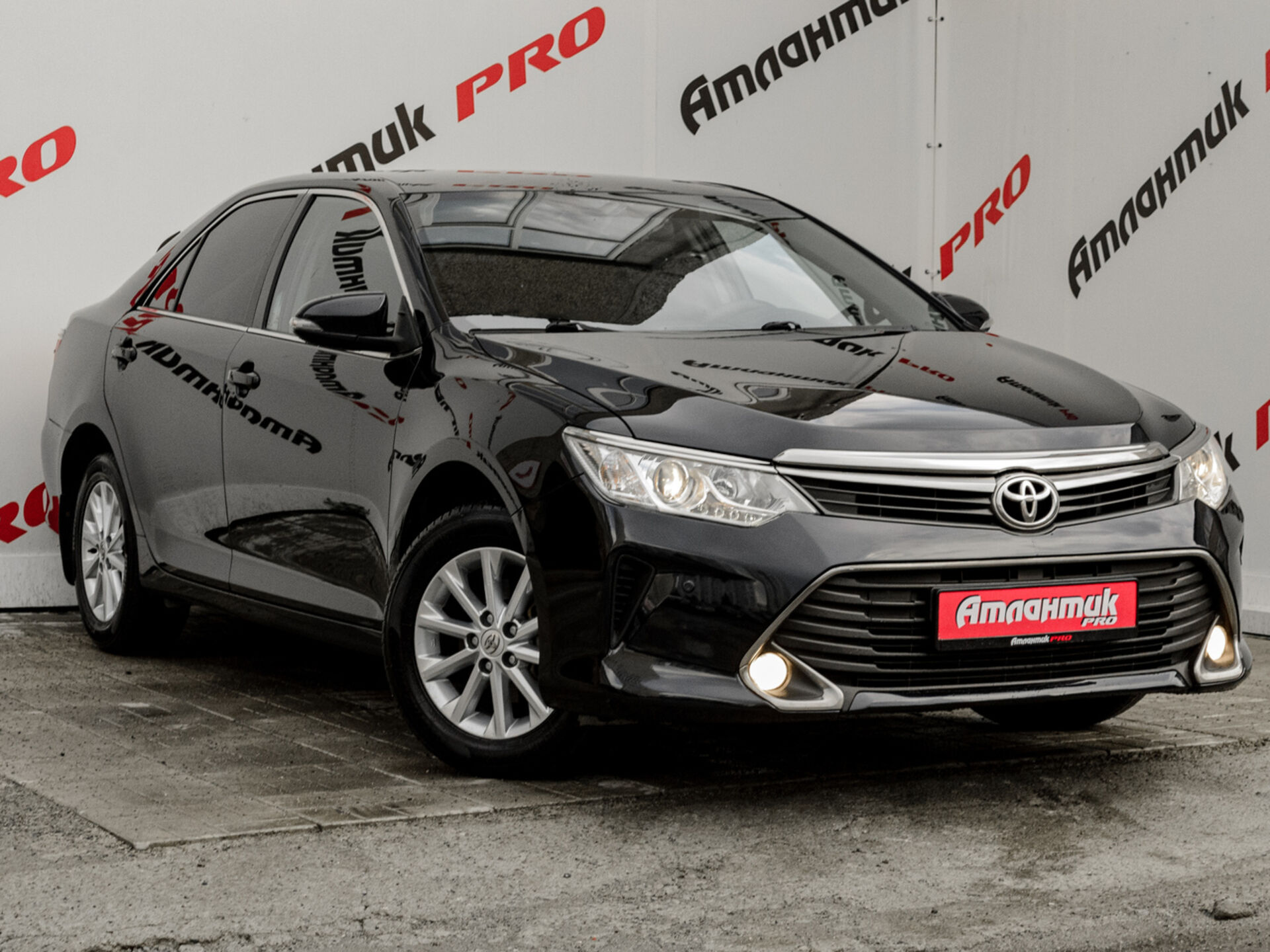 Купить Toyota Camry 2.0 AT (150 л.с.), 2015 в Екатеренбурге
