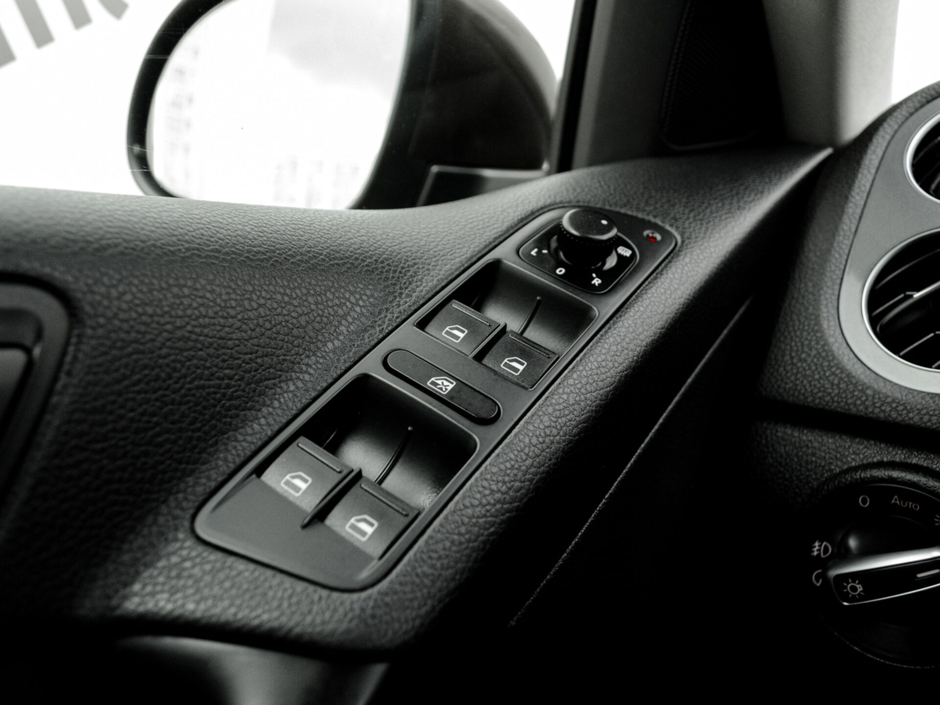 Купить Volkswagen Tiguan 1.4 AMT (150 л.с.), 2015 в Екатеренбурге
