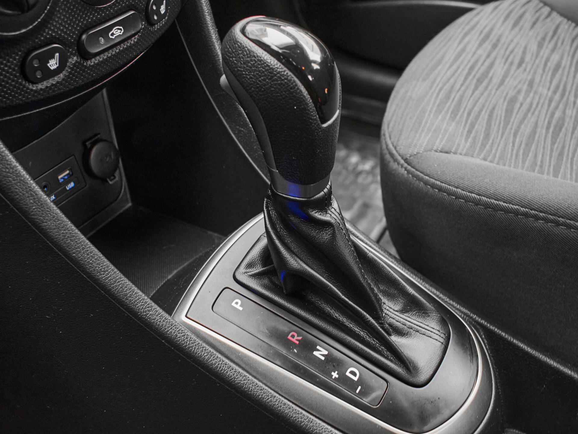 Купить Hyundai Solaris 1.6 AT (123 л.с.), 2015 в Екатеренбурге