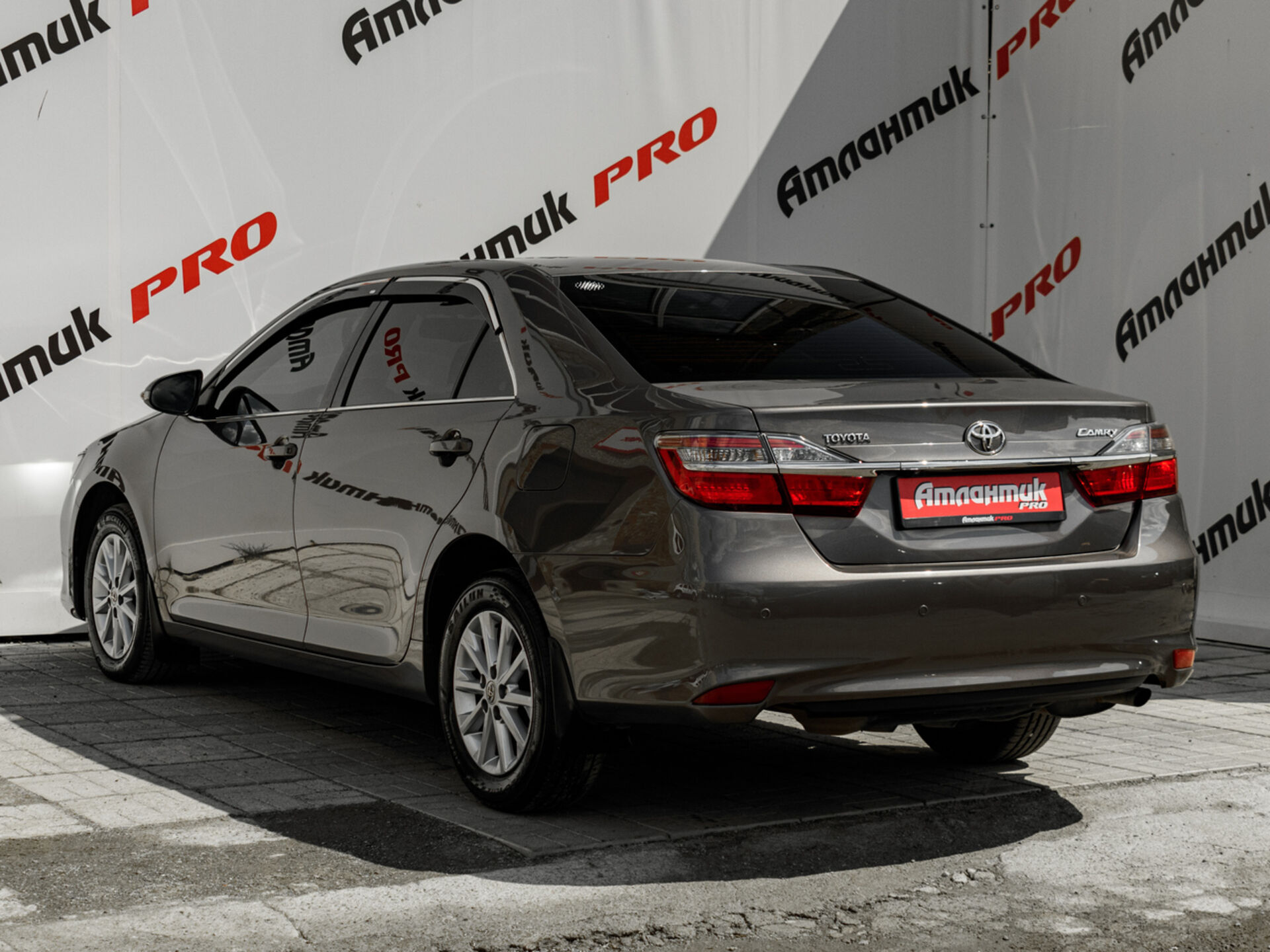 Купить Toyota Camry 2.0 AT (150 л.с.), 2015 в Екатеренбурге