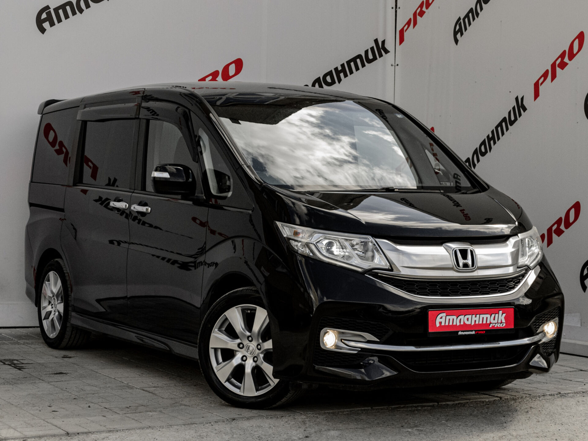 Купить Honda Stepwgn Spada 1.5 CVT (150 л.с.), 2015 в Екатеренбурге