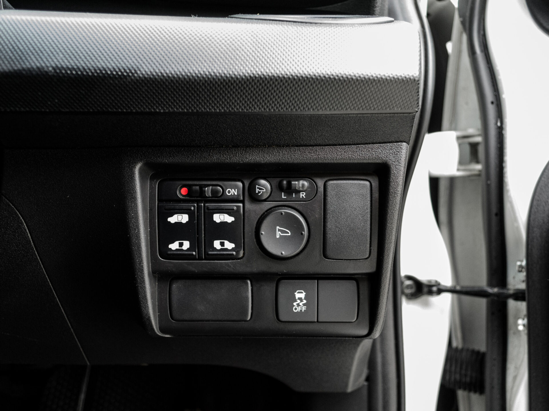 Купить Honda Freed 1.5 CVT (118 л.с.), 2012 в Екатеренбурге