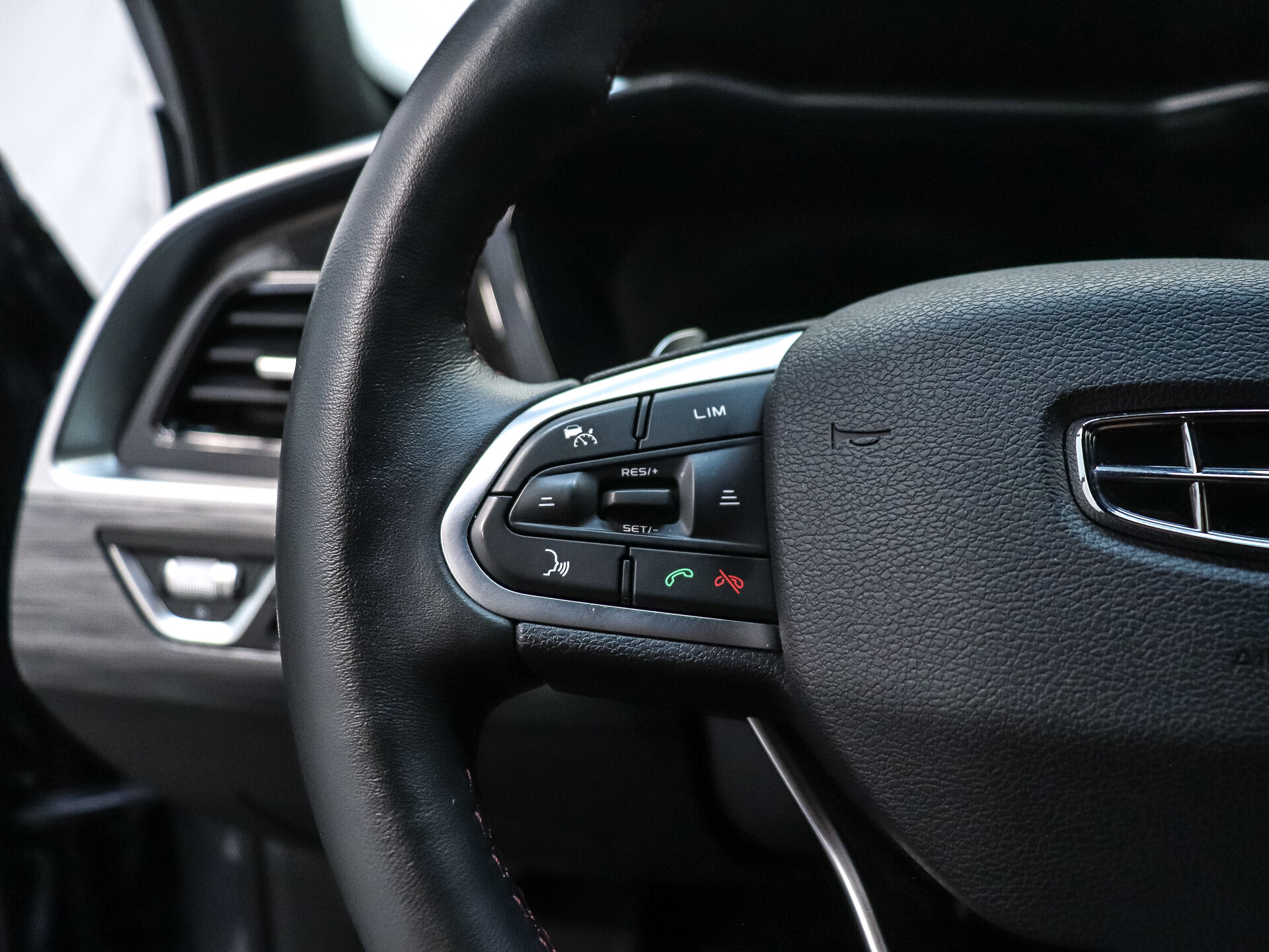 Geely Tugella 2023 12