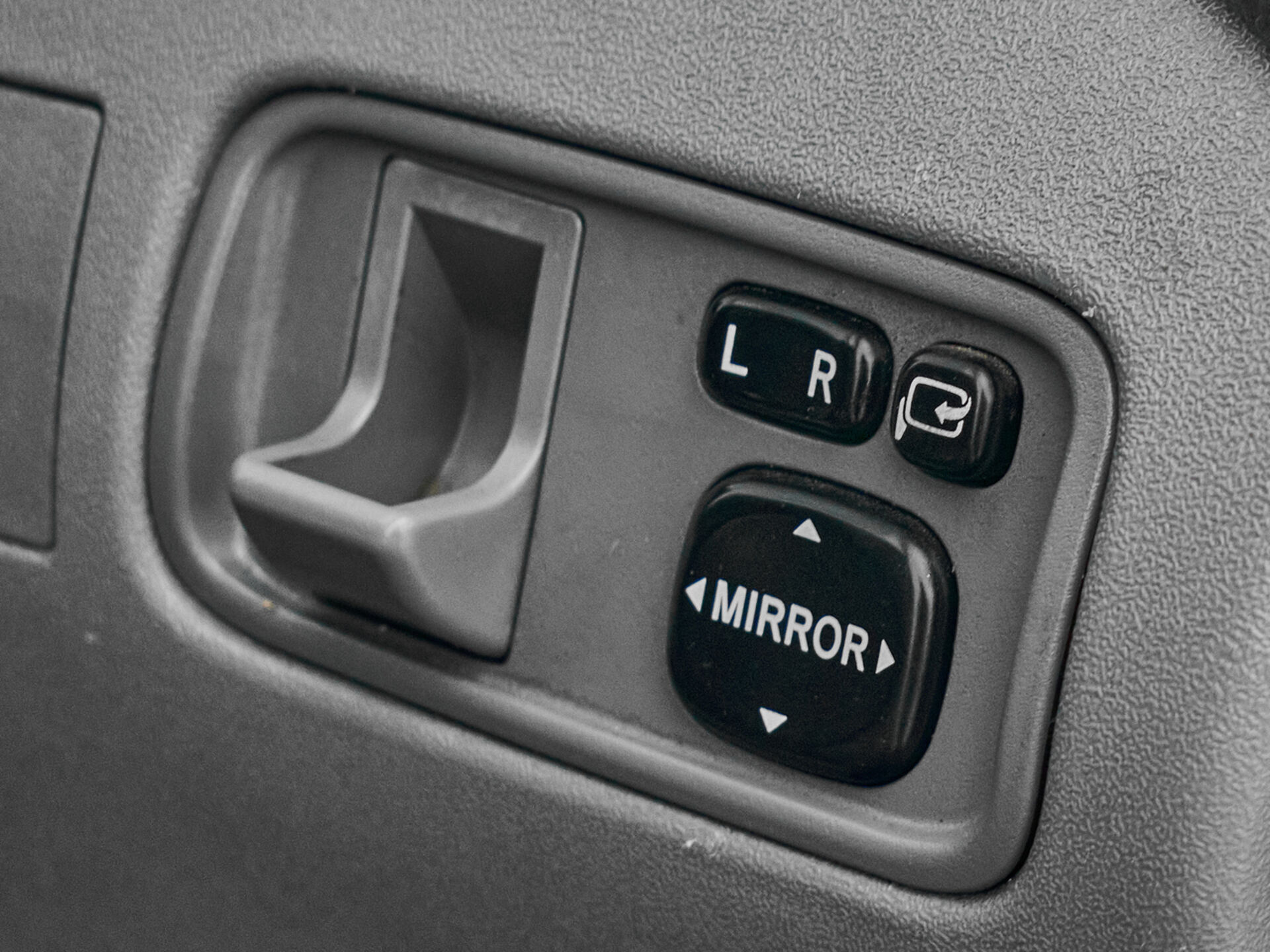 Купить Toyota Vitz 1.3 AT (86 л.с.), 2000 в Екатеренбурге