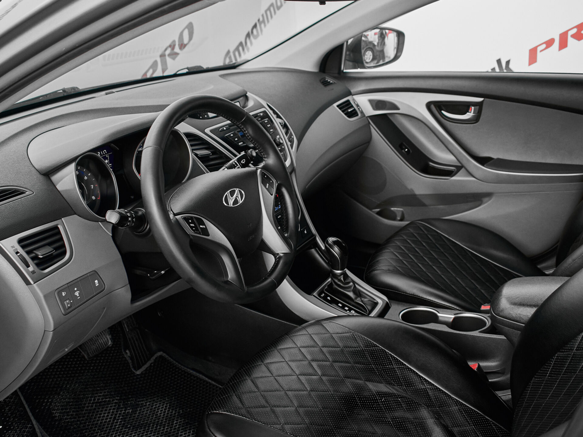 Купить Hyundai Elantra 1.6 AT (132 л.с.), 2015 в Екатеренбурге