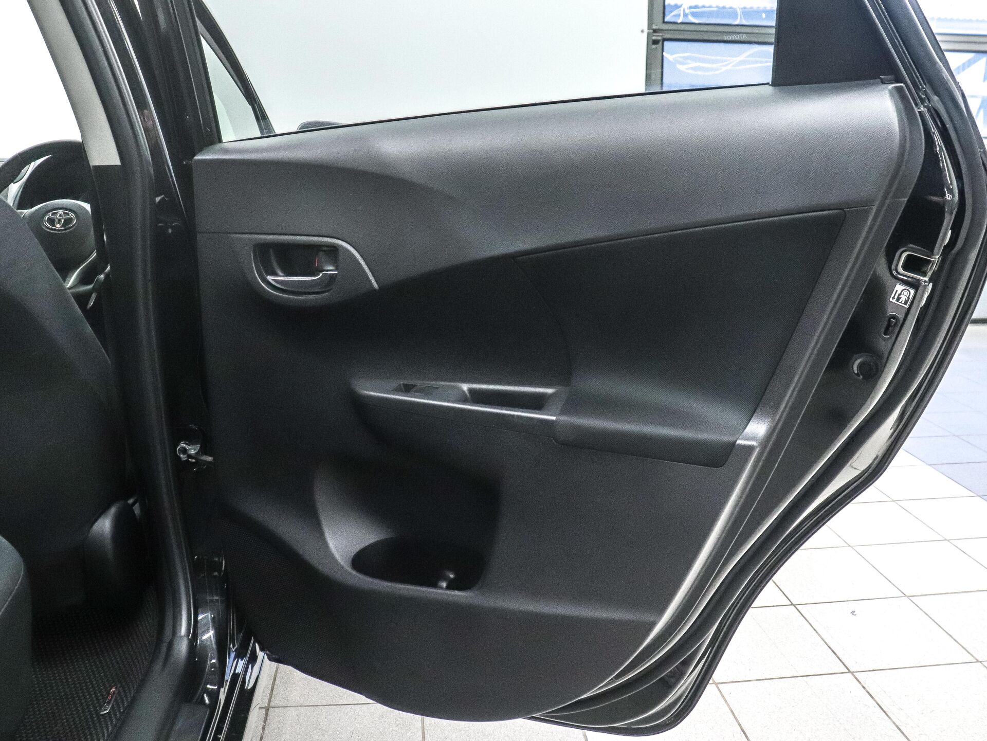 Toyota Ractis 2011 20