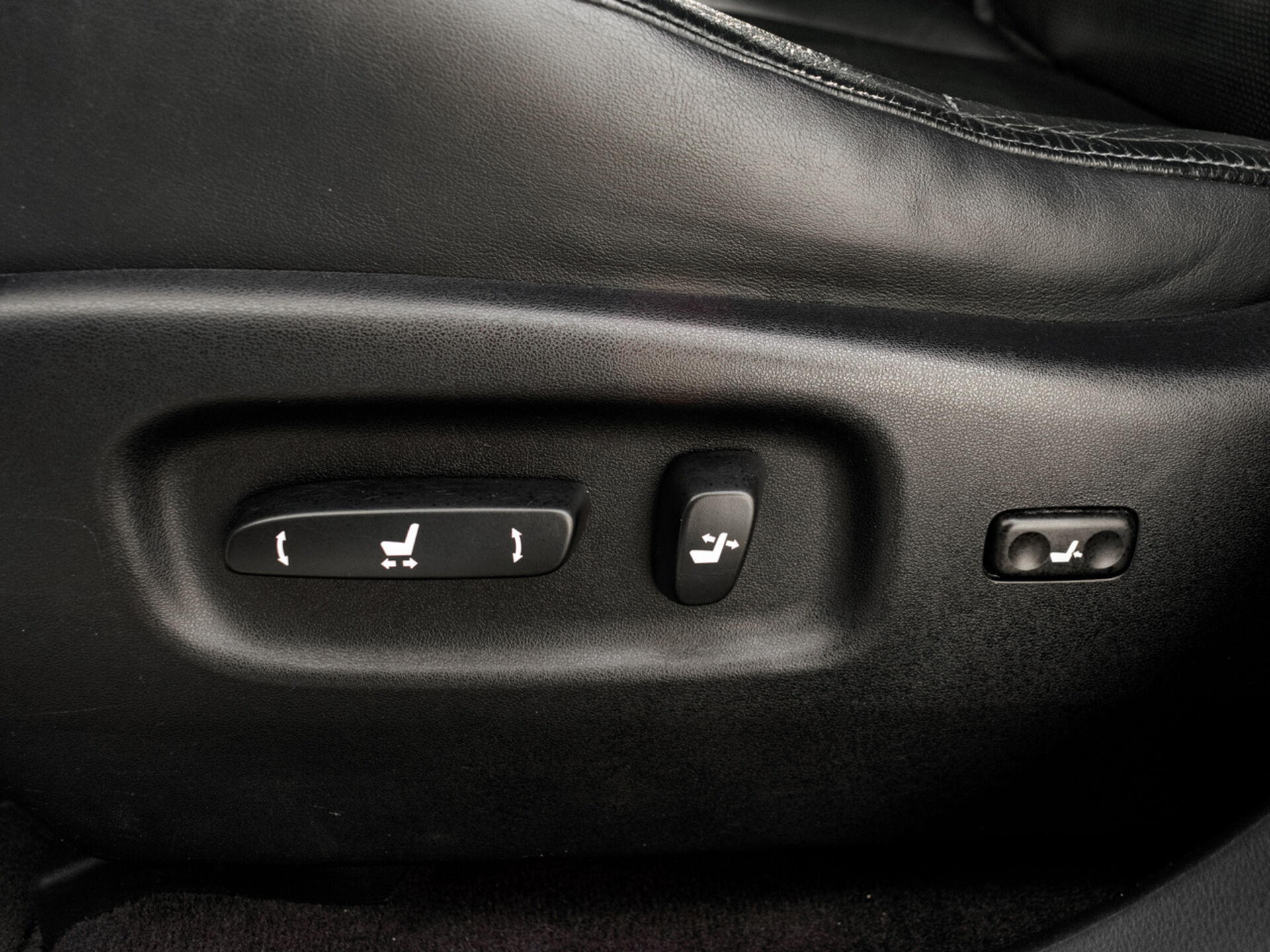 Купить Lexus RX 270 2.7 AT (188 л.с.), 2013 в Екатеренбурге