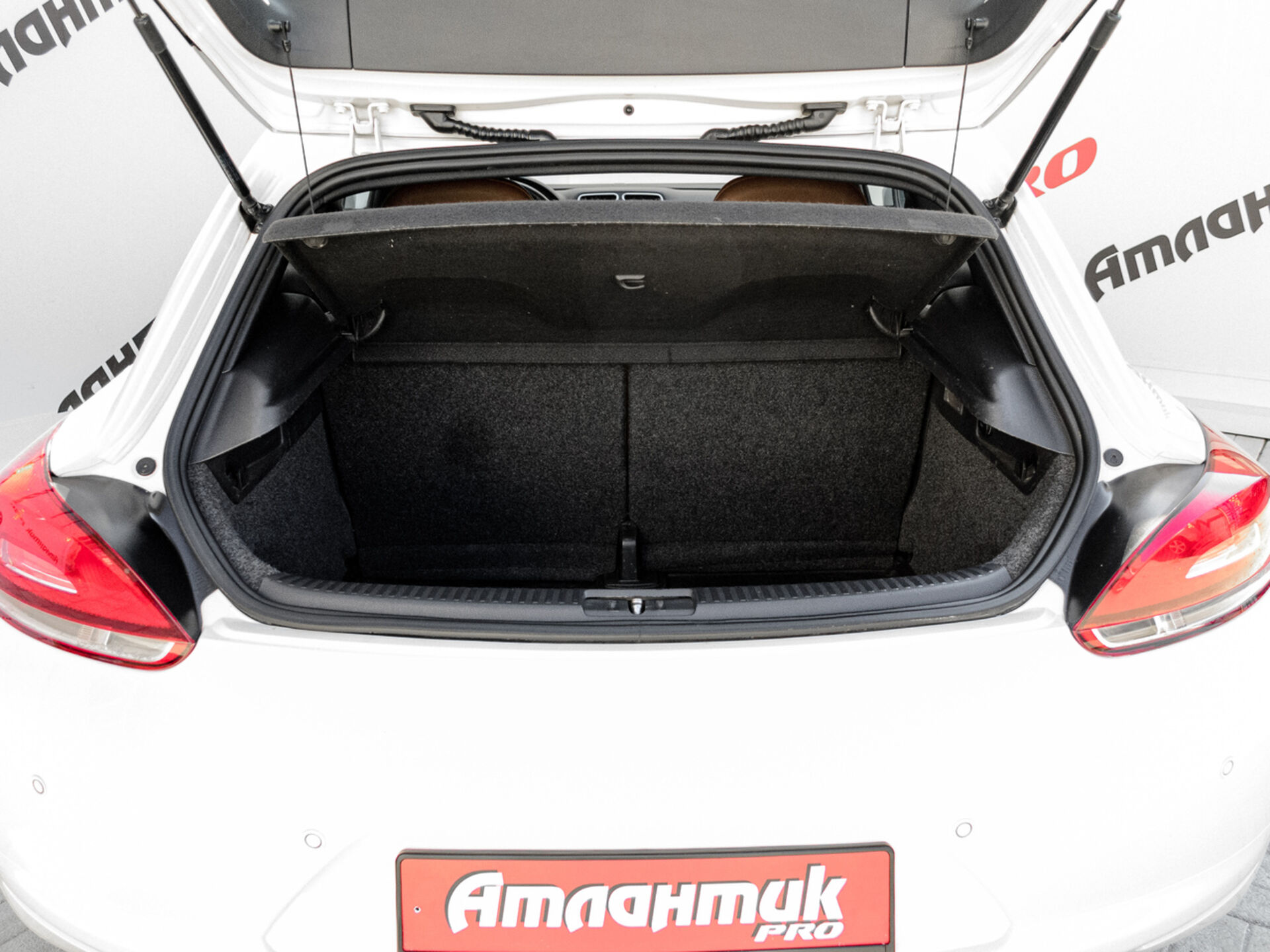 Купить Volkswagen Scirocco 2.0 AMT (211 л.с.), 2011 в Екатеренбурге