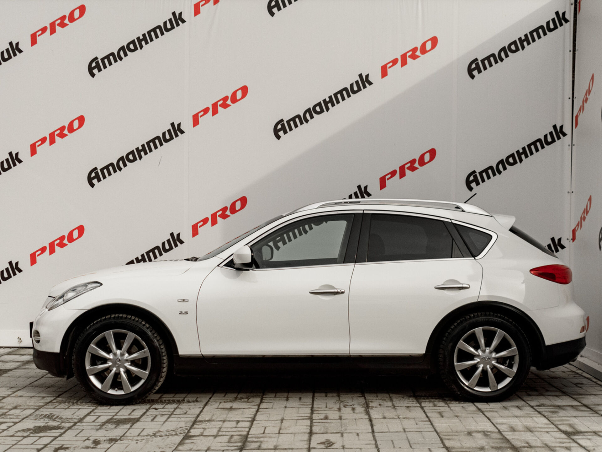 Купить Infiniti QX50 2.5 AT (222 л.с.) 4WD, 2014 в Екатеренбурге