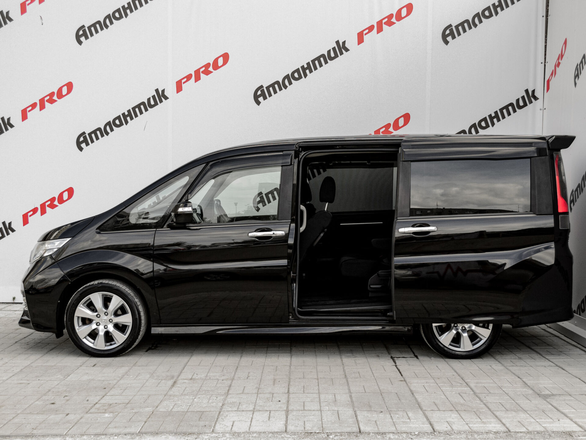 Купить Honda Stepwgn Spada 1.5 CVT (150 л.с.), 2015 в Екатеренбурге