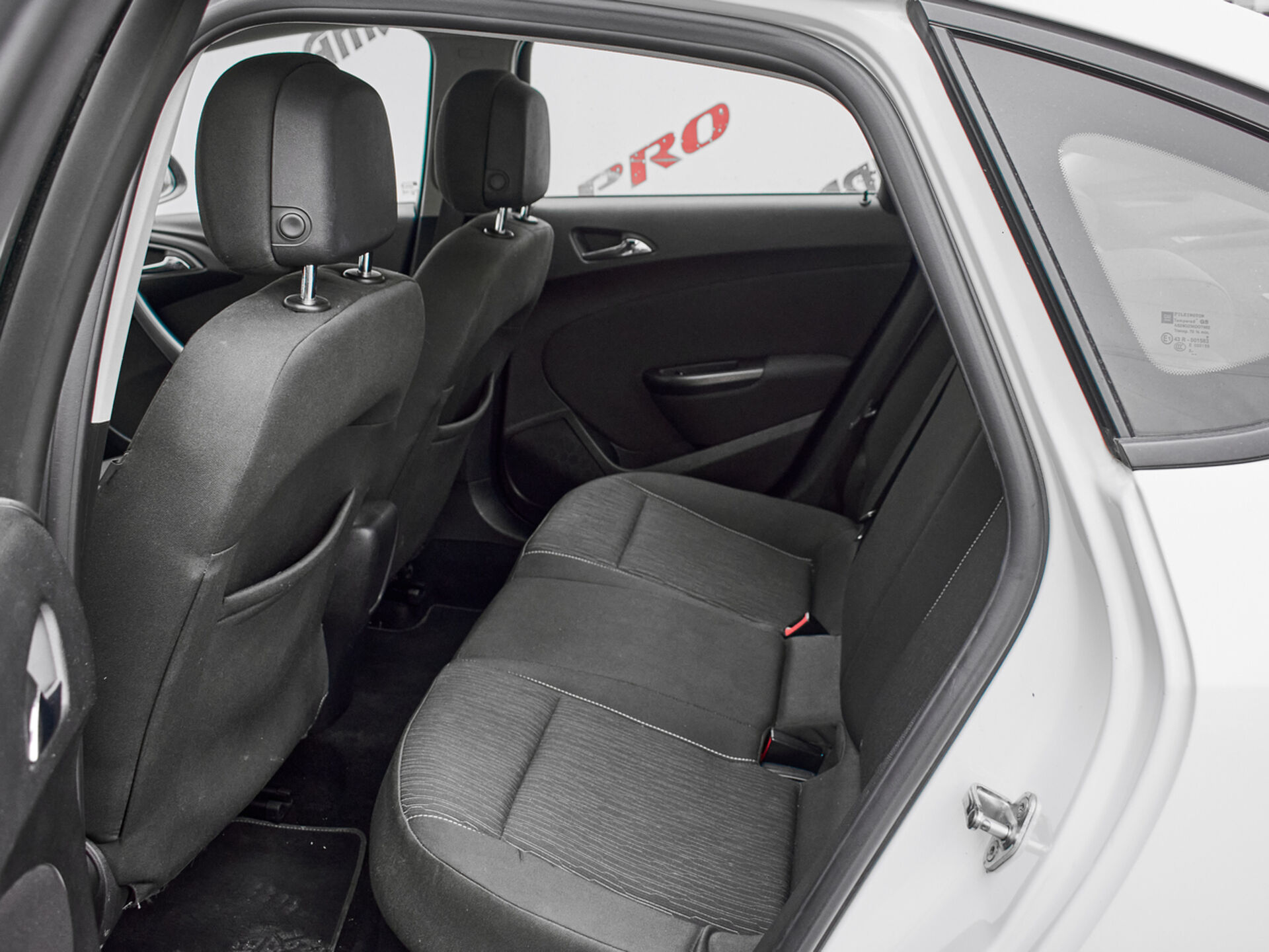 Купить Opel Astra 1.6 AT (115 л.с.), 2013 в Екатеренбурге