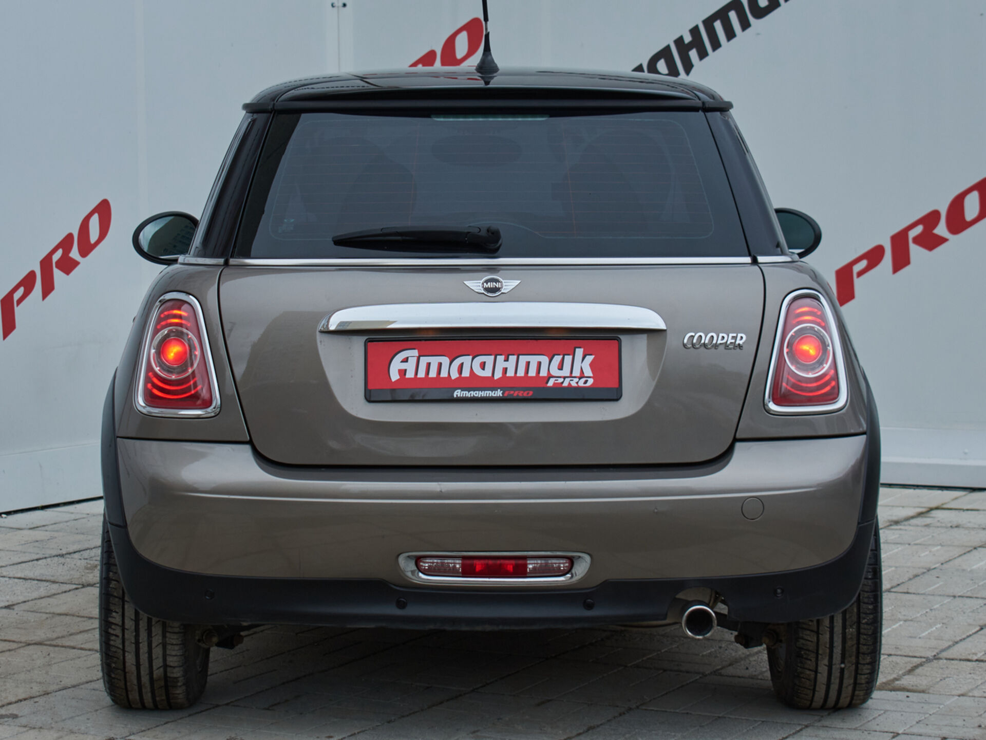 Купить MINI Hatch Cooper 1.6 AT (122 л.с.), 2011 в Екатеренбурге
