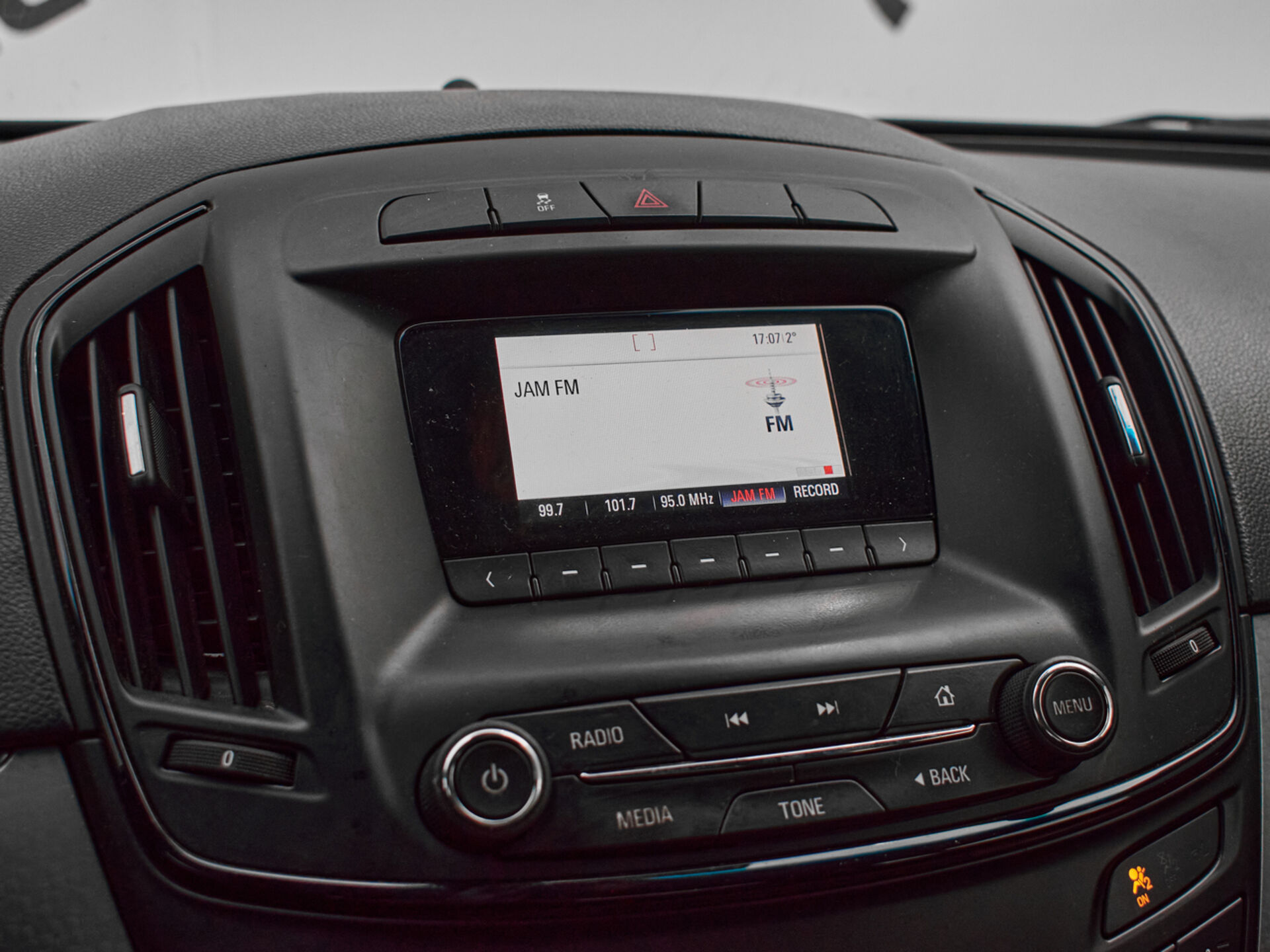 Купить Opel Insignia 1.6 AT (170 л.с.), 2014 в Екатеренбурге