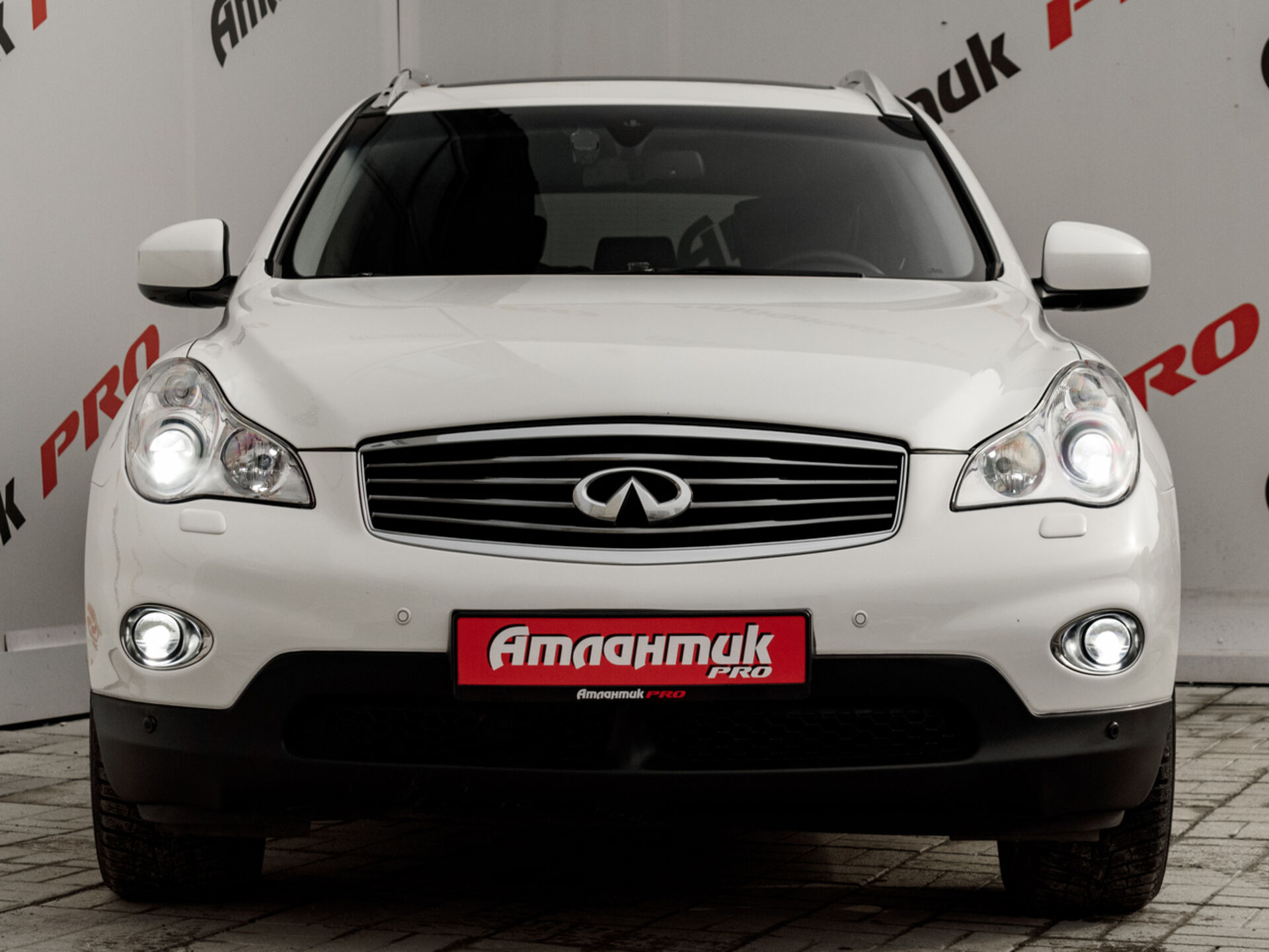 Купить Infiniti QX50 2.5 AT (222 л.с.) 4WD, 2014 в Екатеренбурге