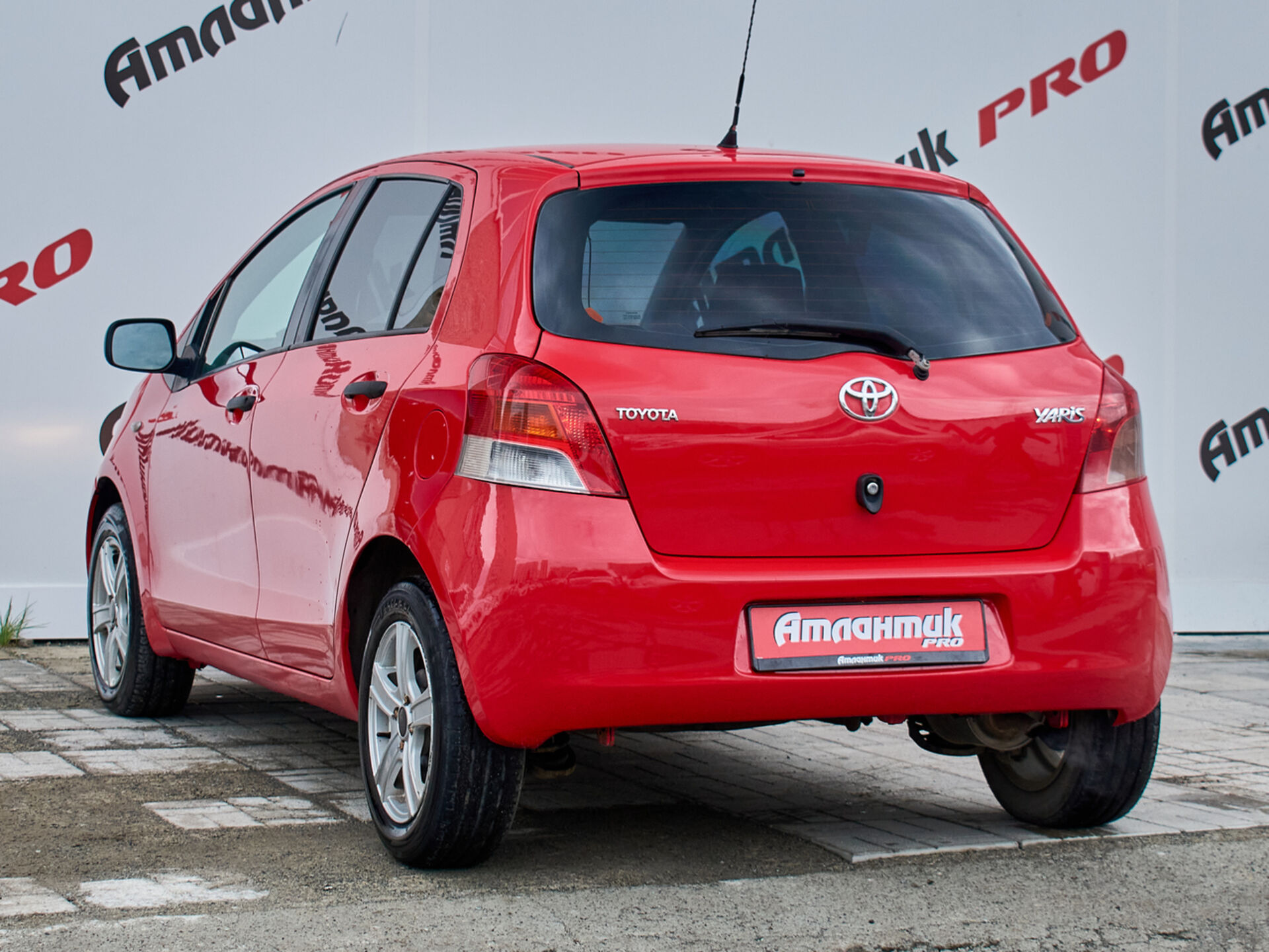 Купить Toyota Yaris 1.0 MT (69 л.с.), 2008 в Екатеренбурге