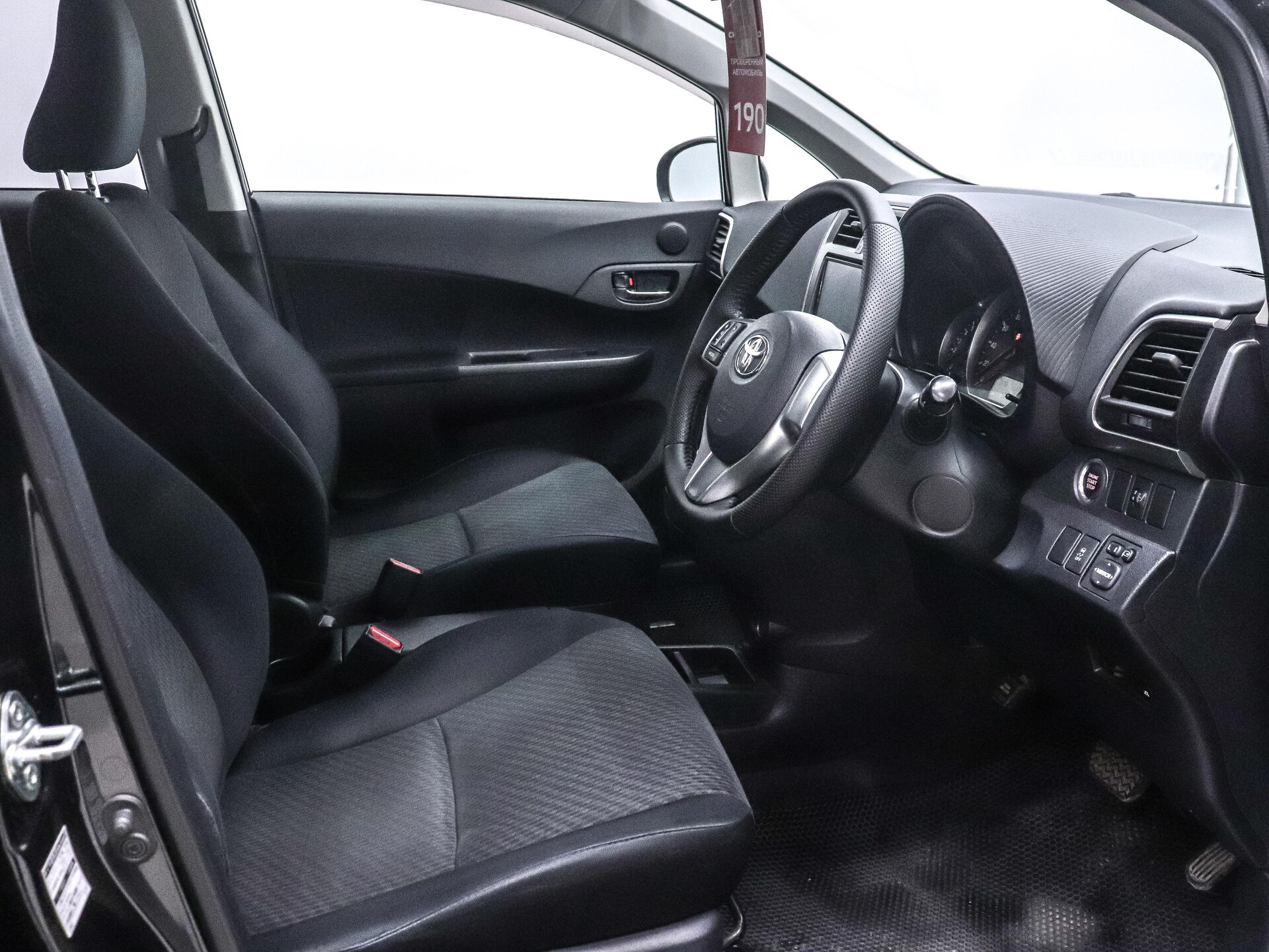 Toyota Ractis 2011 10