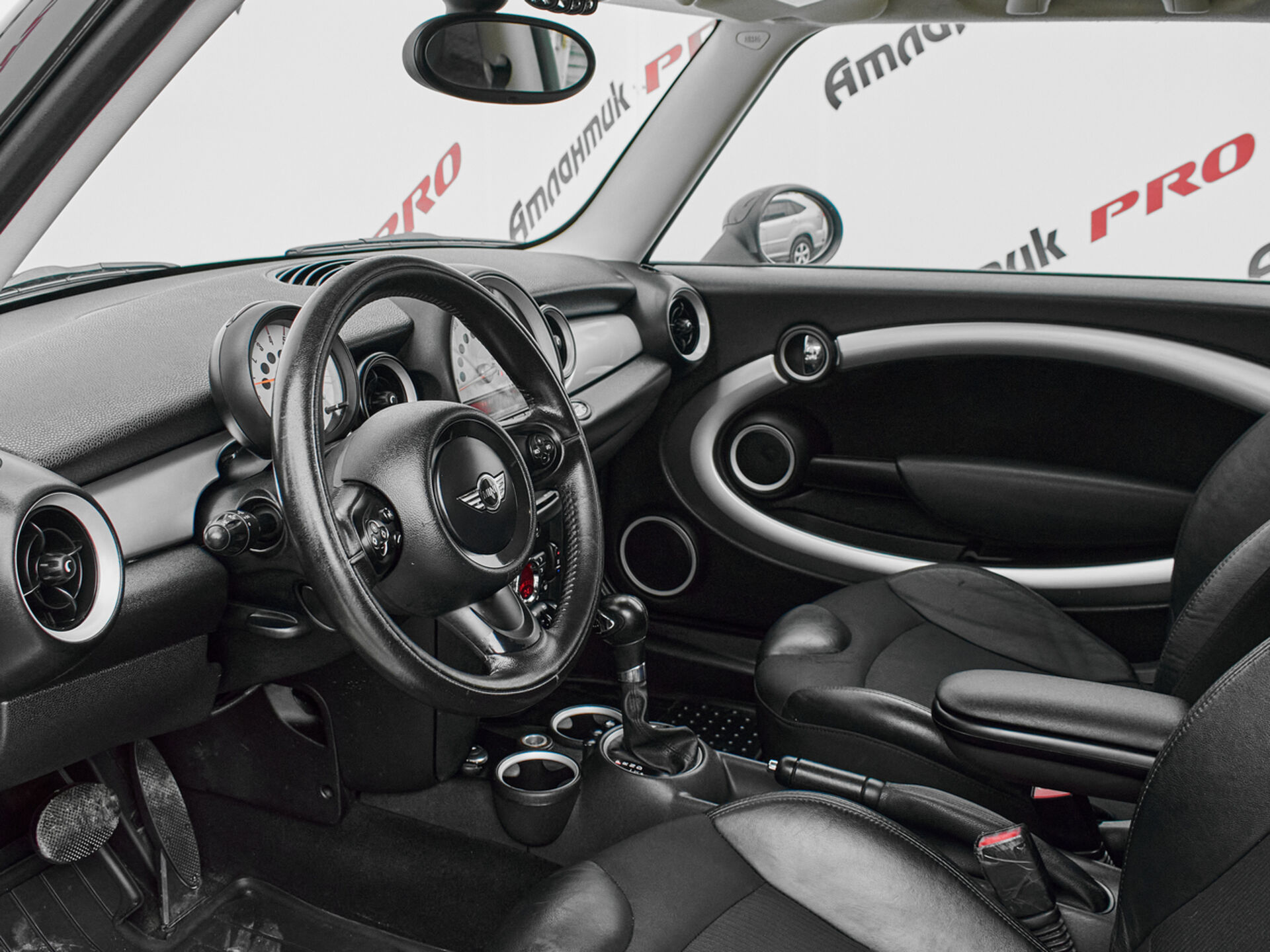 Купить MINI Hatch Cooper 1.6 AT (122 л.с.), 2011 в Екатеренбурге