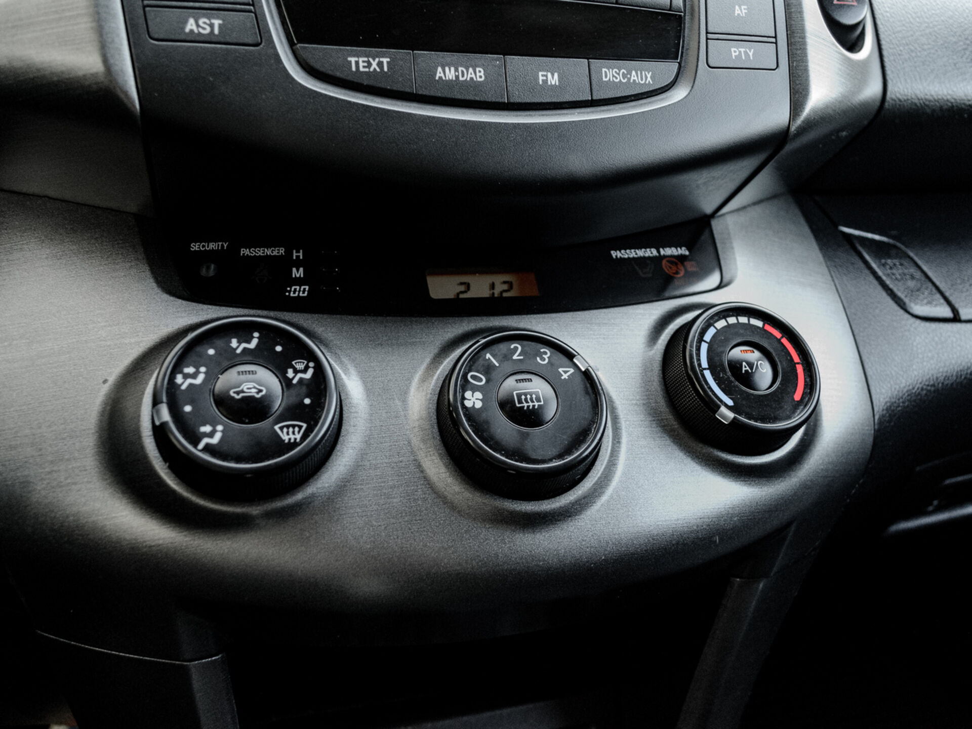 Купить Toyota RAV4 2.0 CVT (158 л.с.) 4WD, 2011 в Екатеренбурге
