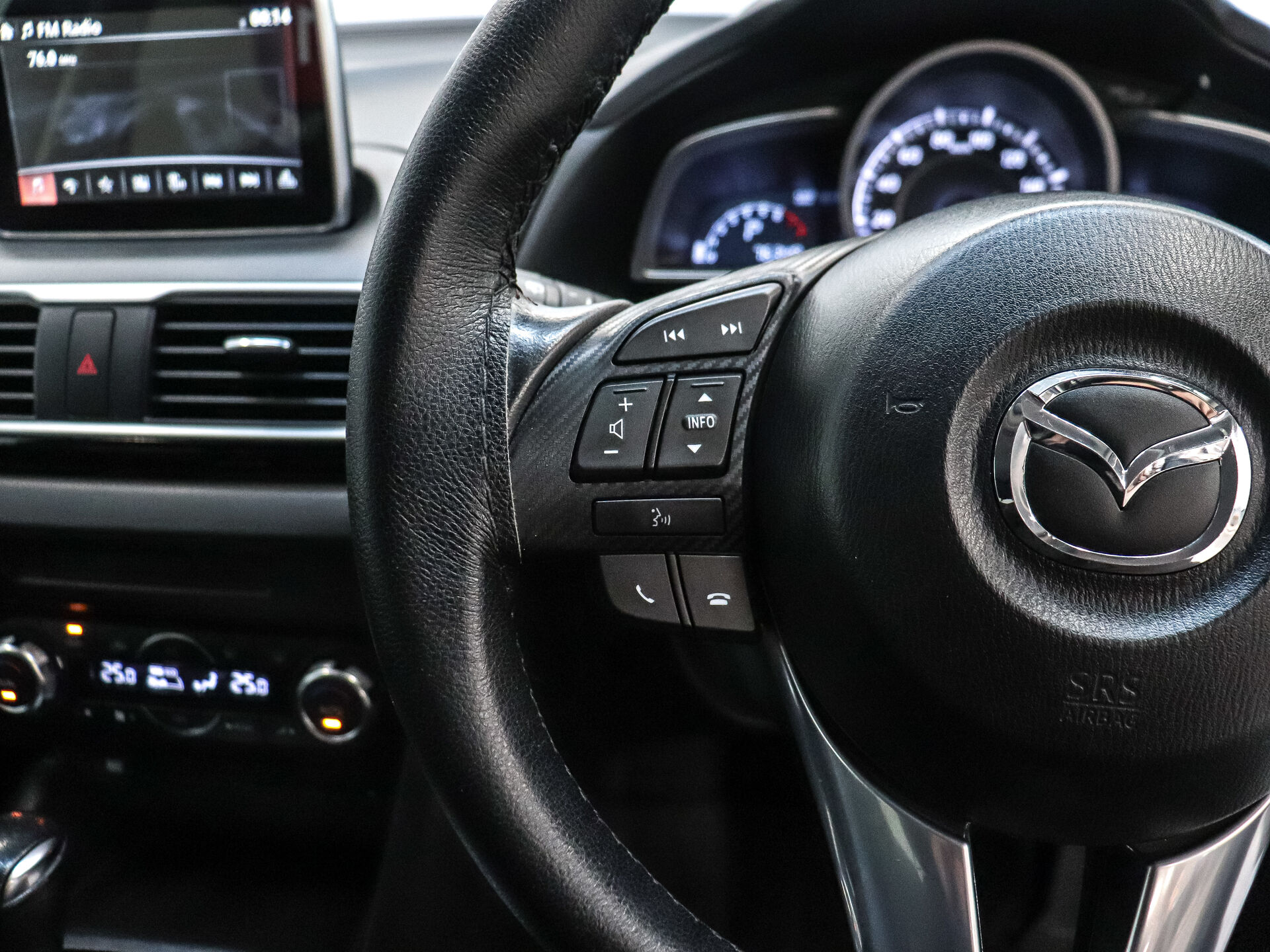 Mazda Axela 2014 10