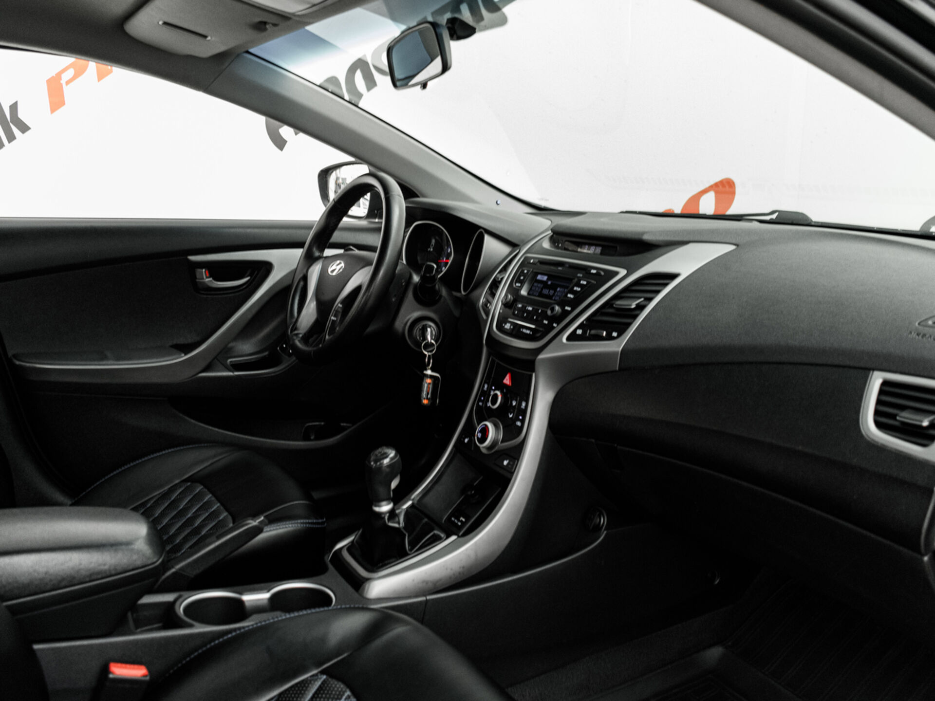 Купить Hyundai Elantra 1.6 MT (132 л.с.), 2015 в Екатеренбурге