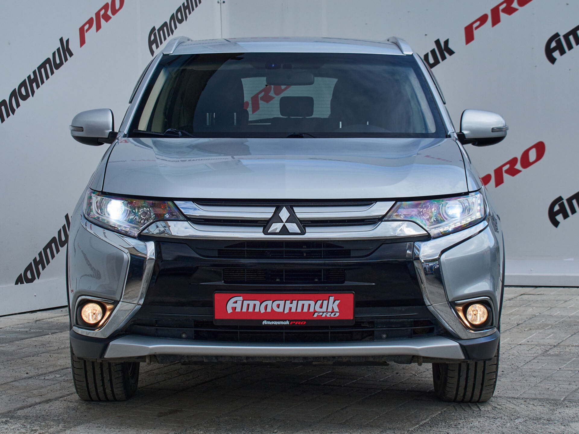 Купить Mitsubishi Outlander 2.0 CVT (146 л.с.) 4WD, 2017 в Екатеренбурге