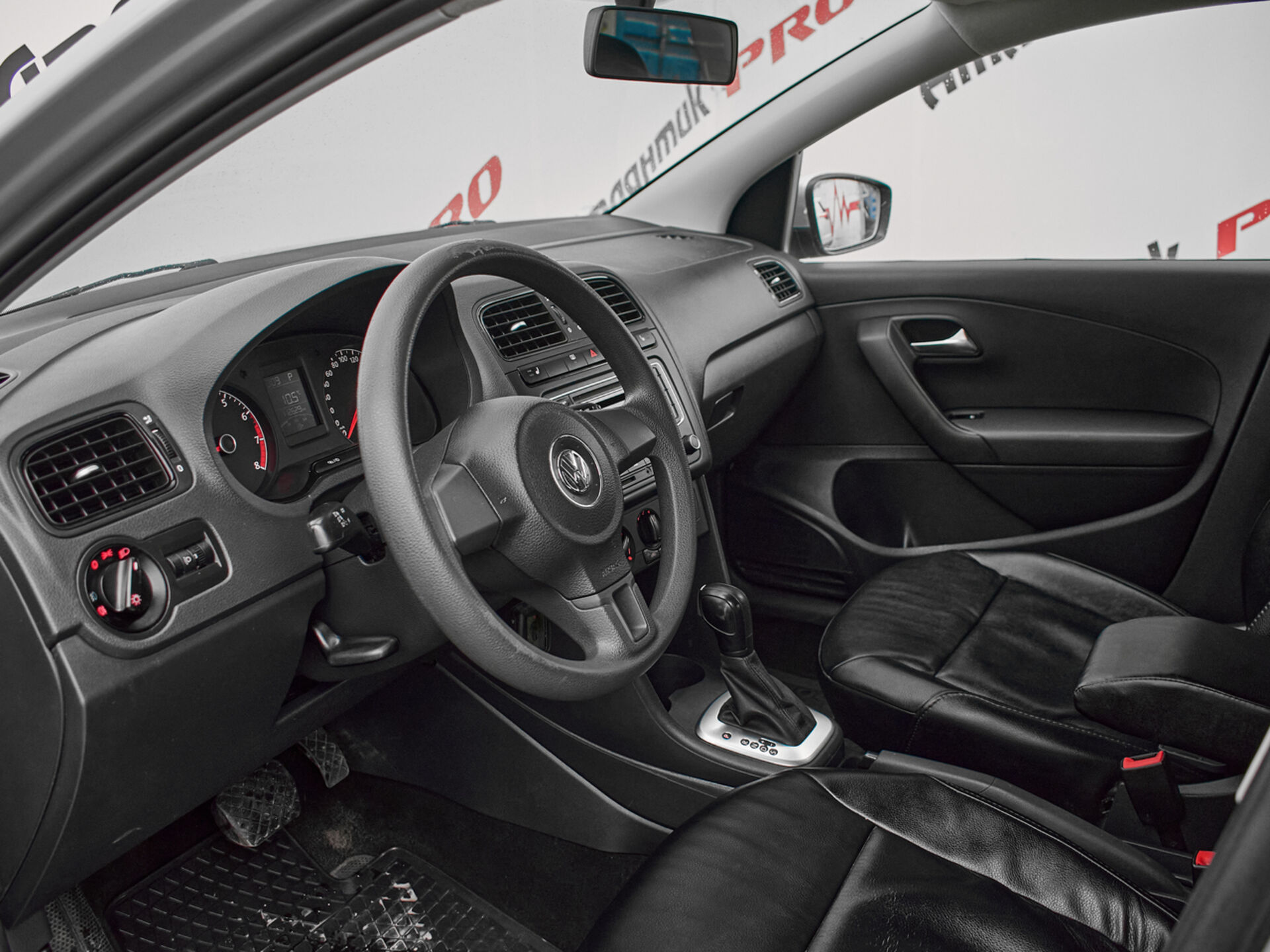 Купить Volkswagen Polo 1.6 AT (105 л.с.), 2015 в Екатеренбурге