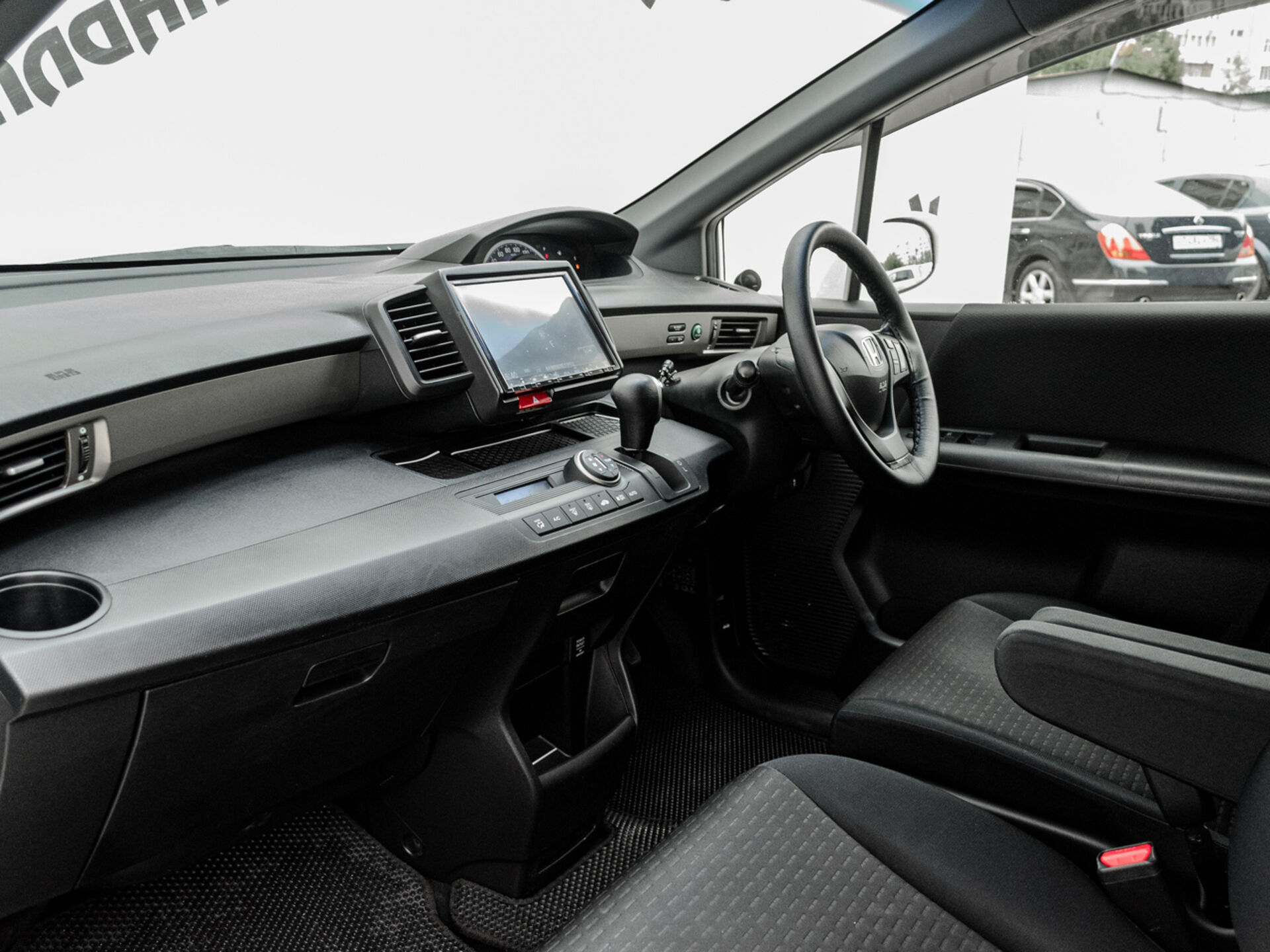 Купить Honda Freed 1.5 CVT (118 л.с.), 2012 в Екатеренбурге