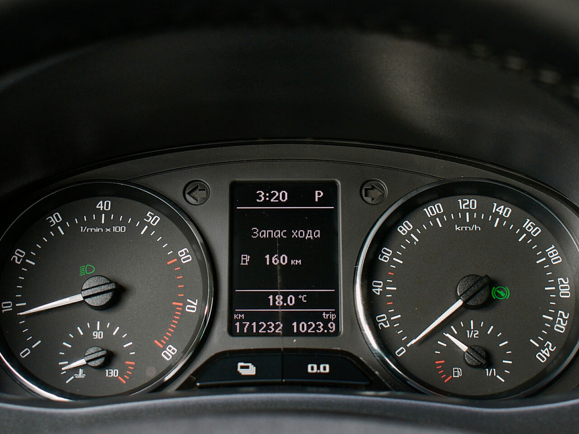 Купить Skoda Roomster 1.6 AT (105 л.с.), 2011 в Екатеренбурге