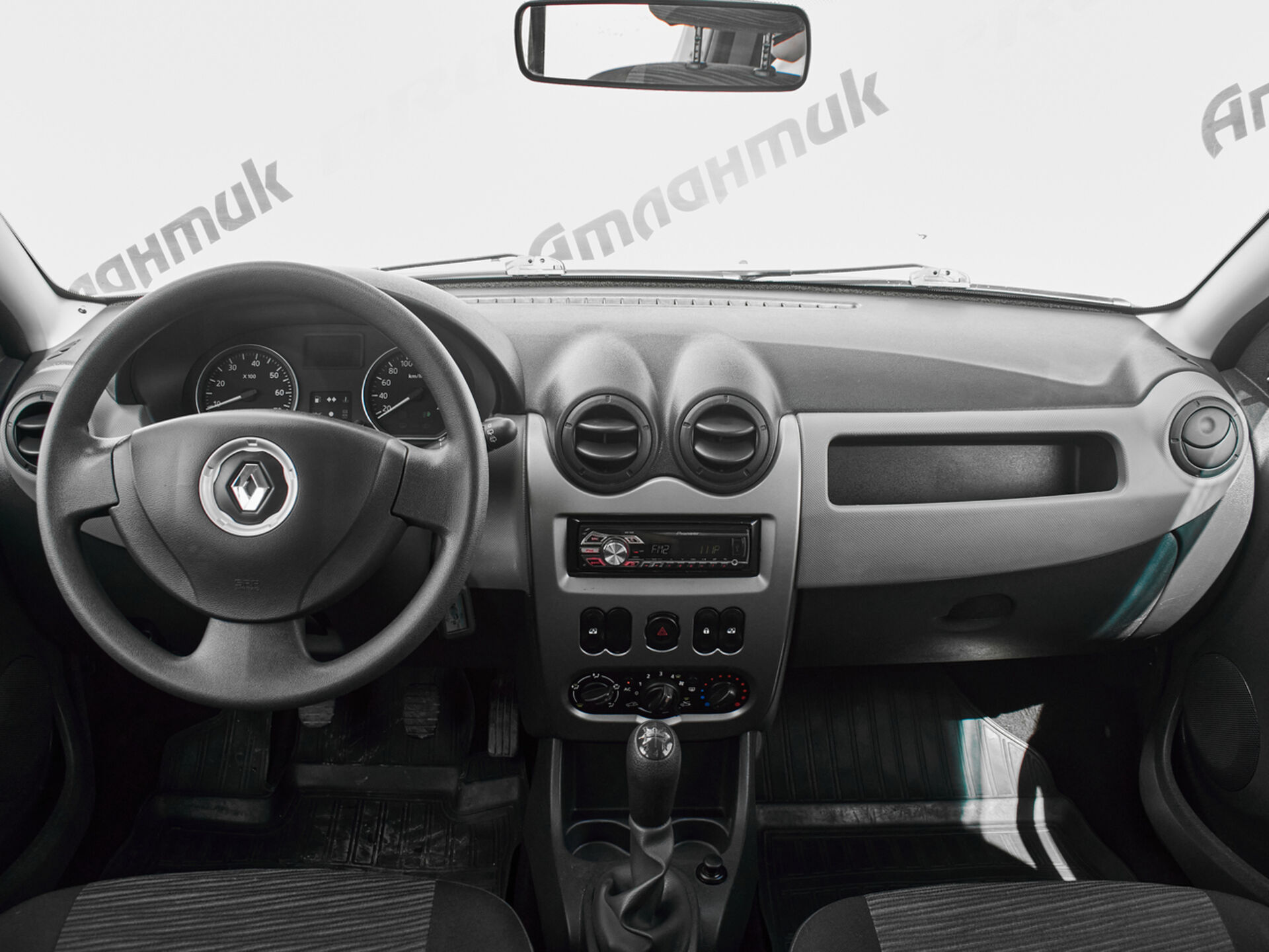 Купить Renault Sandero 1.6 MT (84 л.с.), 2013 в Екатеренбурге