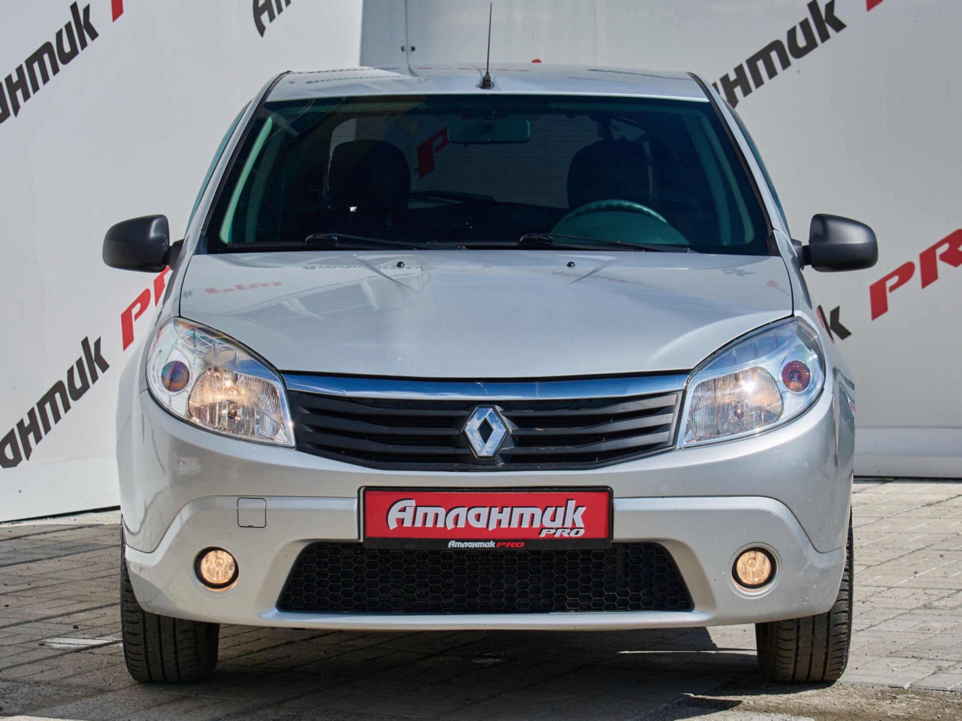 Купить Renault Sandero 1.6 MT (84 л.с.), 2013 в Екатеренбурге