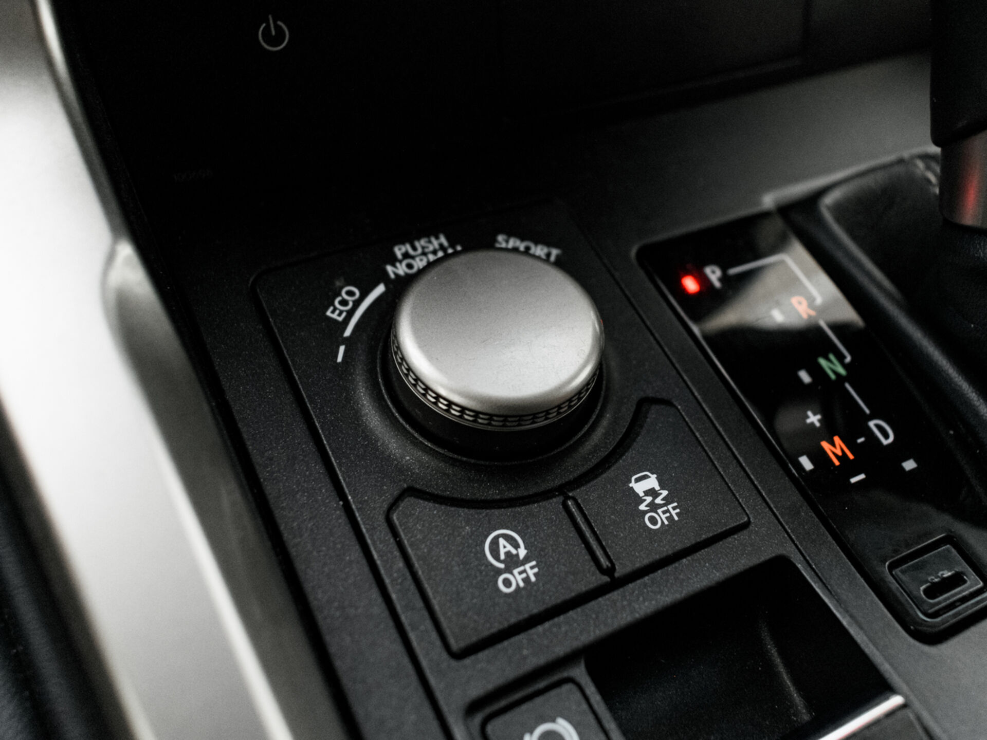 Купить Lexus NX 200 2.0 CVT (150 л.с.), 2017 в Екатеренбурге