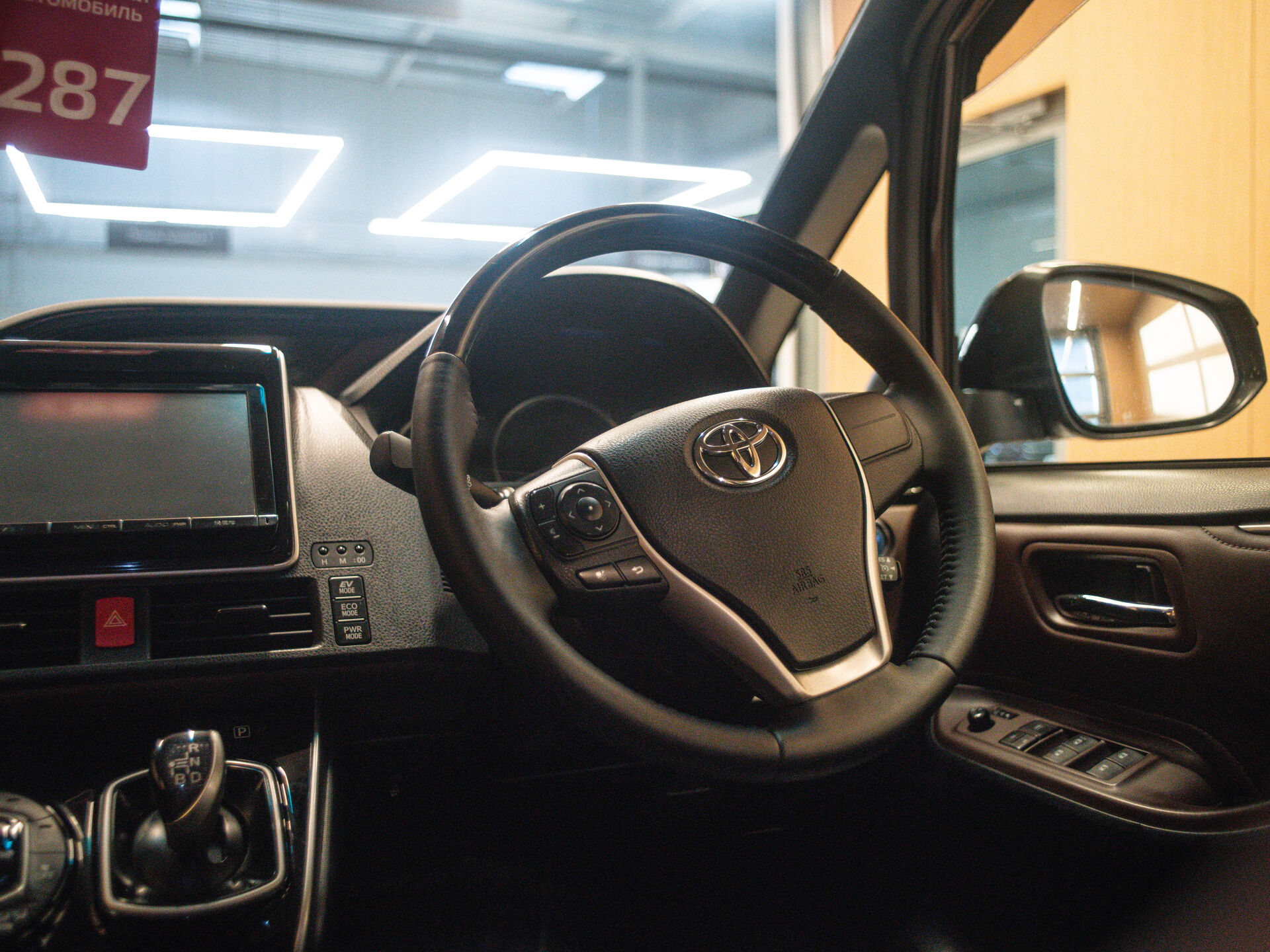 Toyota Esquire 2015 21