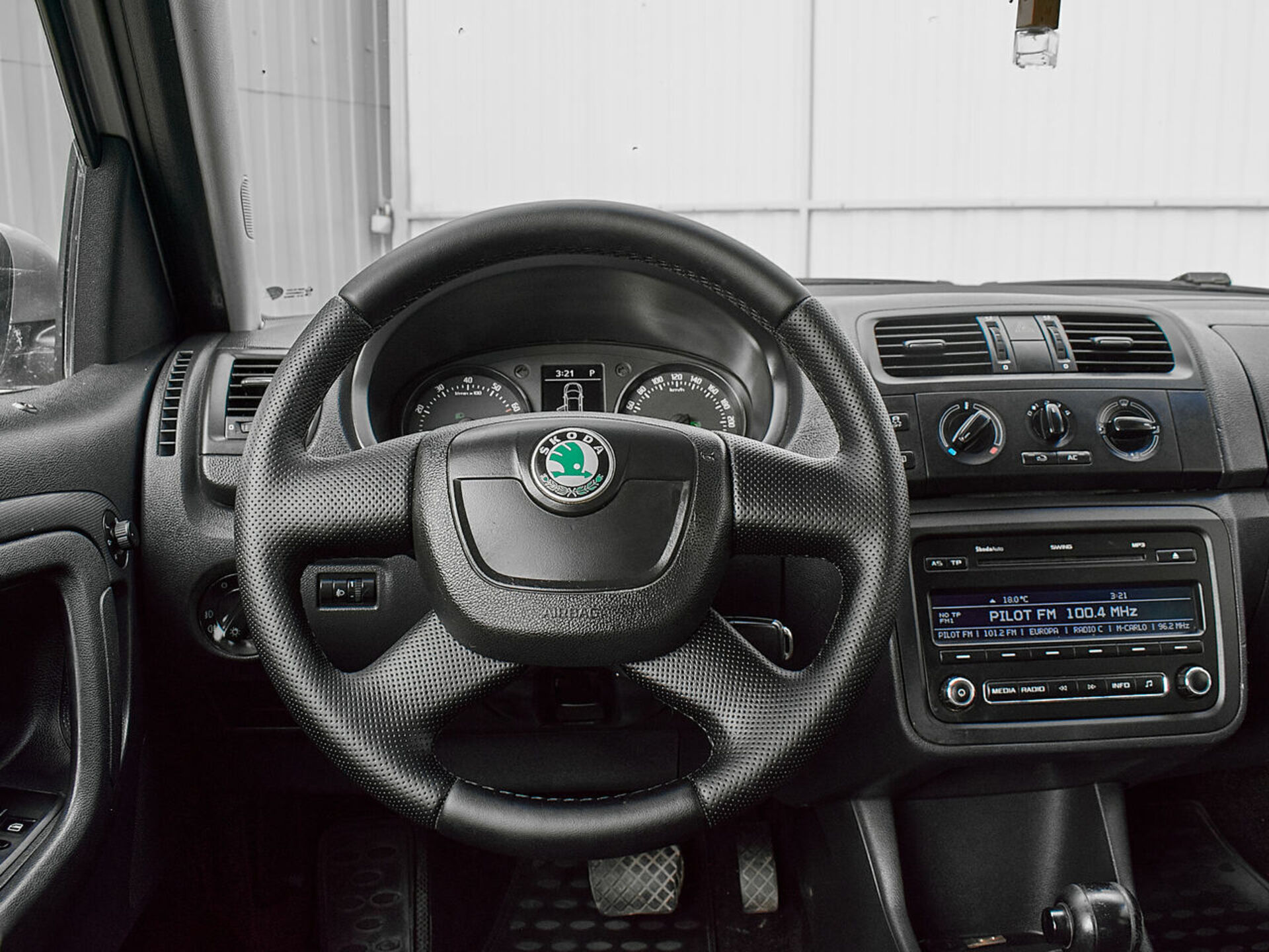 Купить Skoda Roomster 1.6 AT (105 л.с.), 2011 в Екатеренбурге
