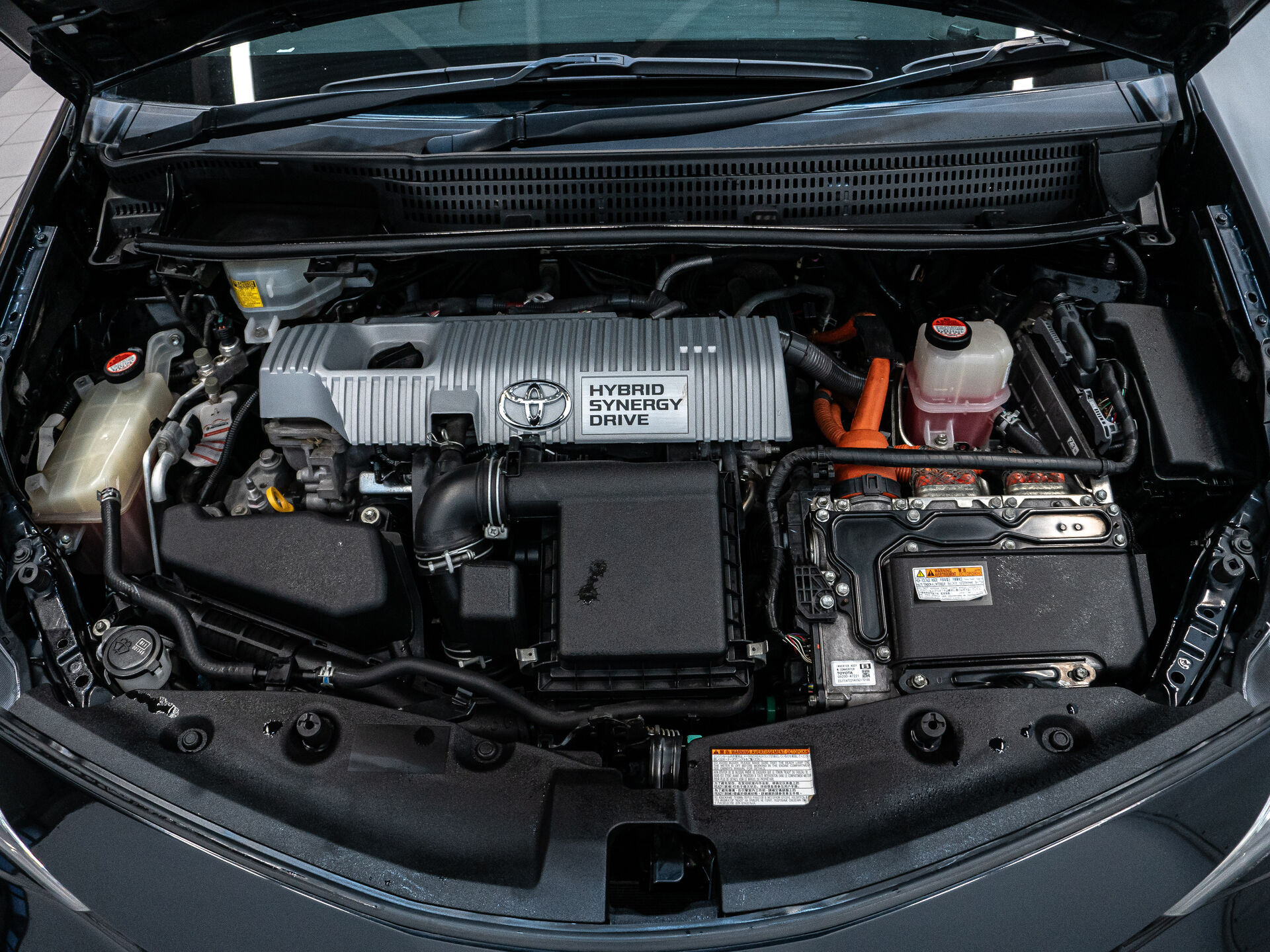 Toyota Prius Alpha 2015 25