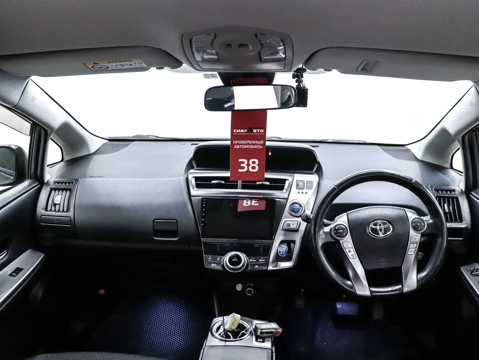 Toyota Prius Alpha 2018 17