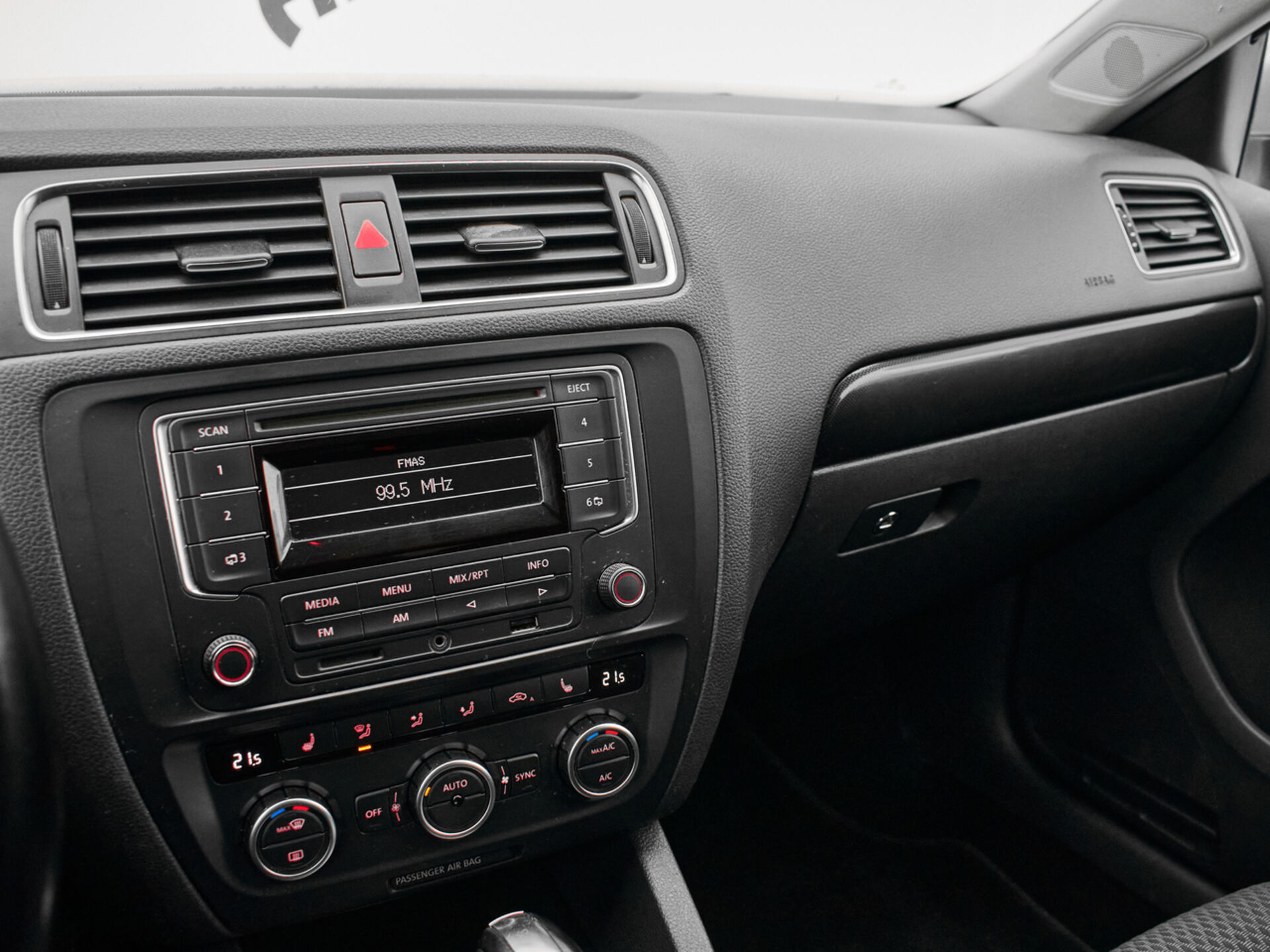 Купить Volkswagen Jetta 1.6 AT (105 л.с.), 2013 в Екатеренбурге