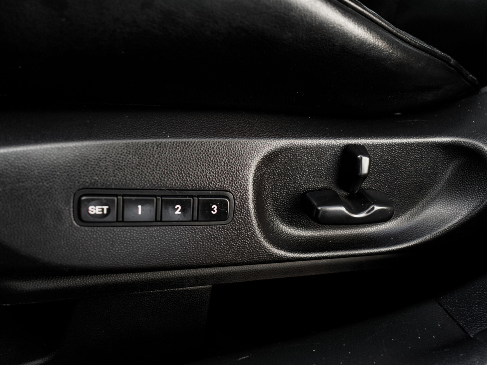 Купить Mazda CX-7 2.5 AT (163 л.с.), 2011 в Екатеренбурге