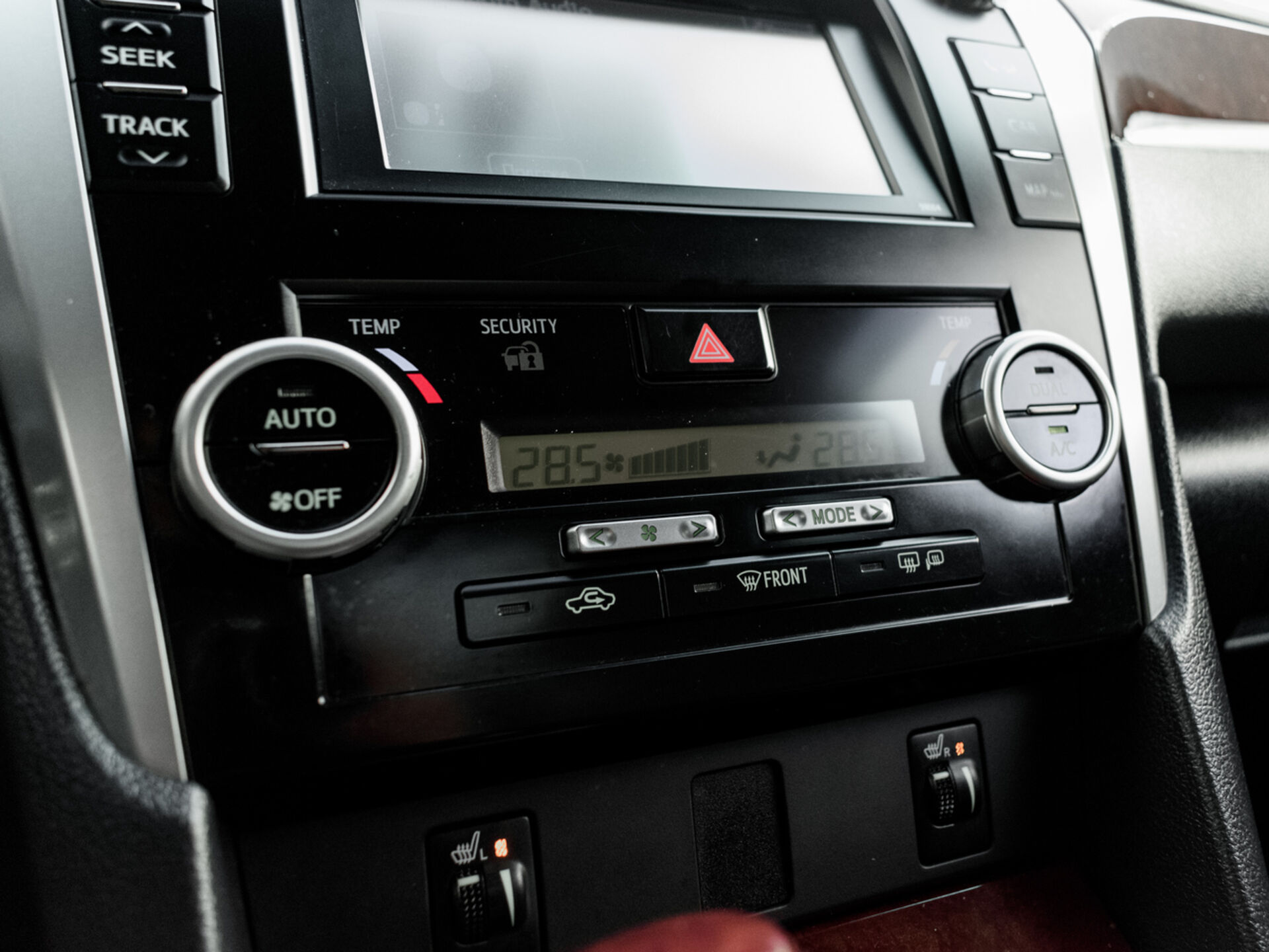 Купить Toyota Camry 2.5 AT (181 л.с.), 2013 в Екатеренбурге