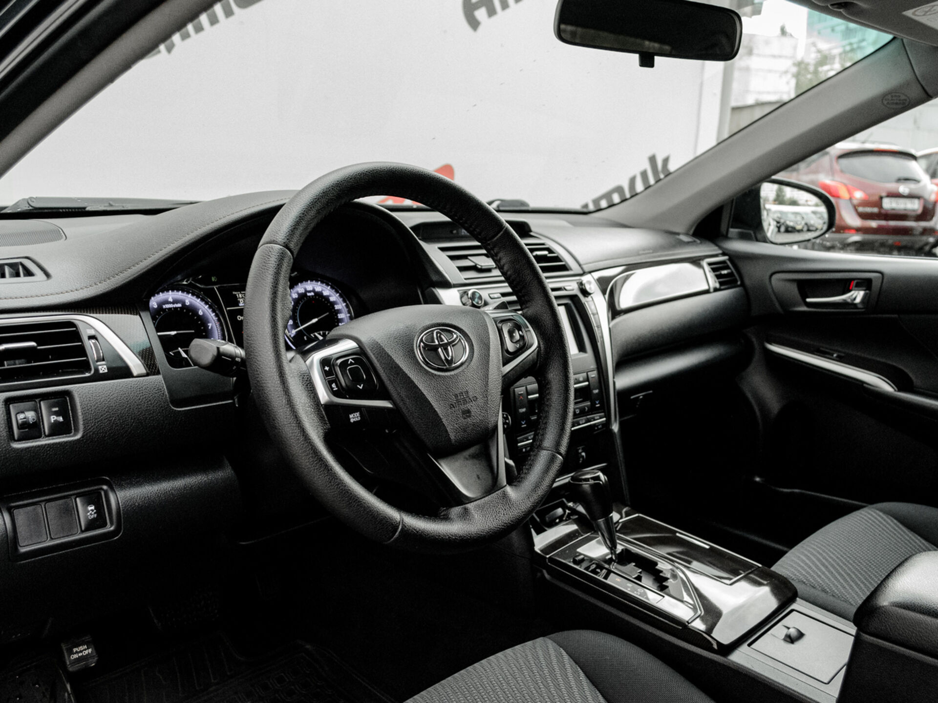 Купить Toyota Camry 2.0 AT (150 л.с.), 2015 в Екатеренбурге