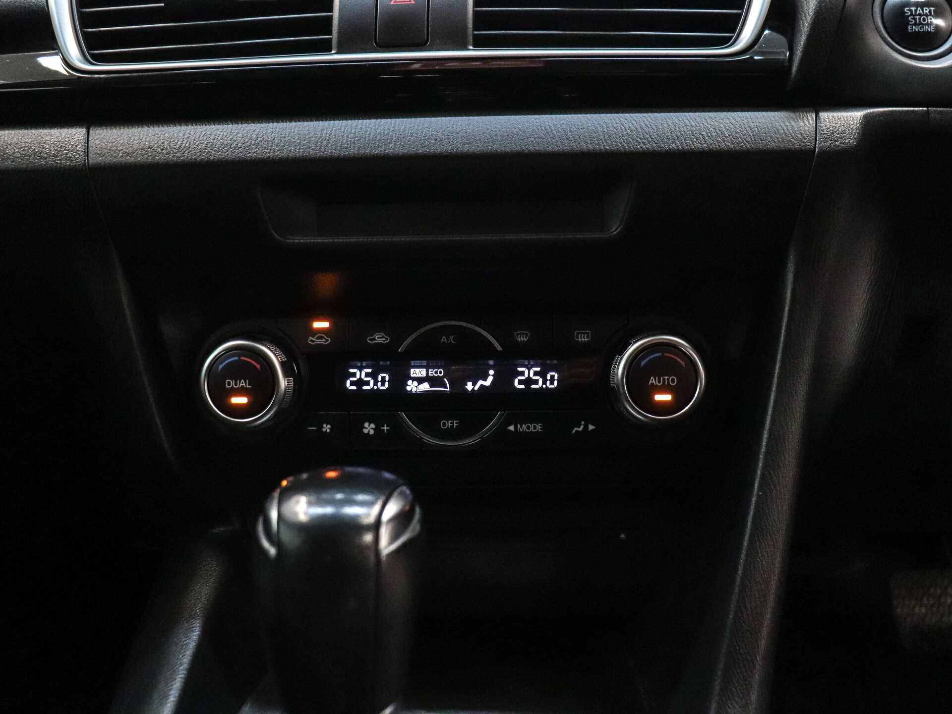 Mazda Axela 2014 13