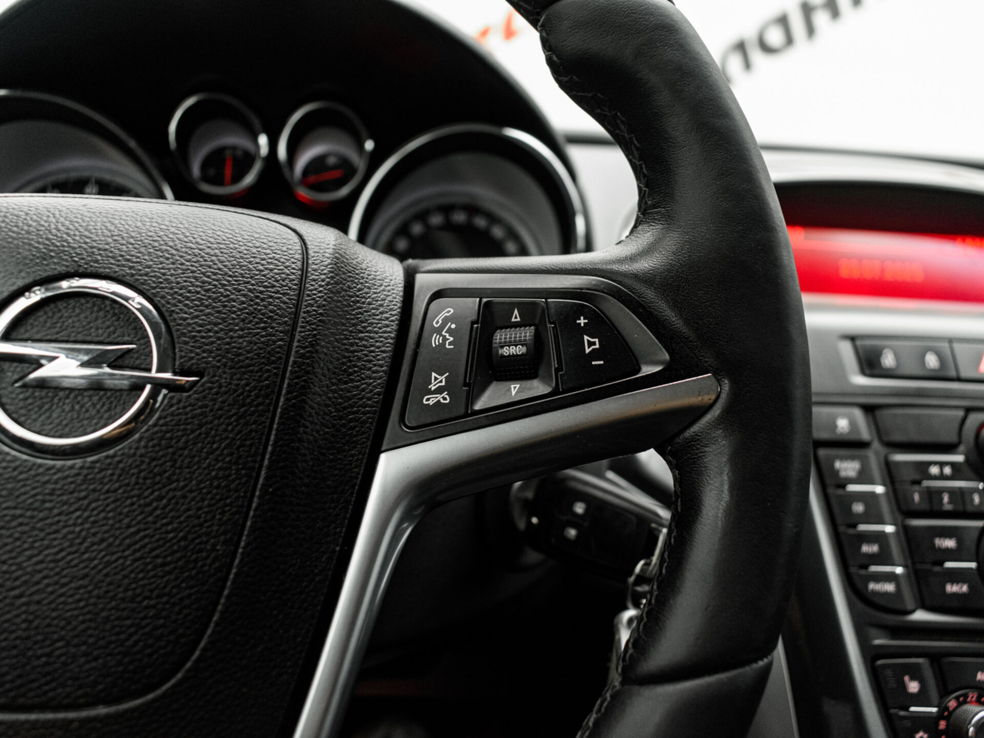 Купить Opel Astra 1.6 MT (115 л.с.), 2013 в Екатеренбурге