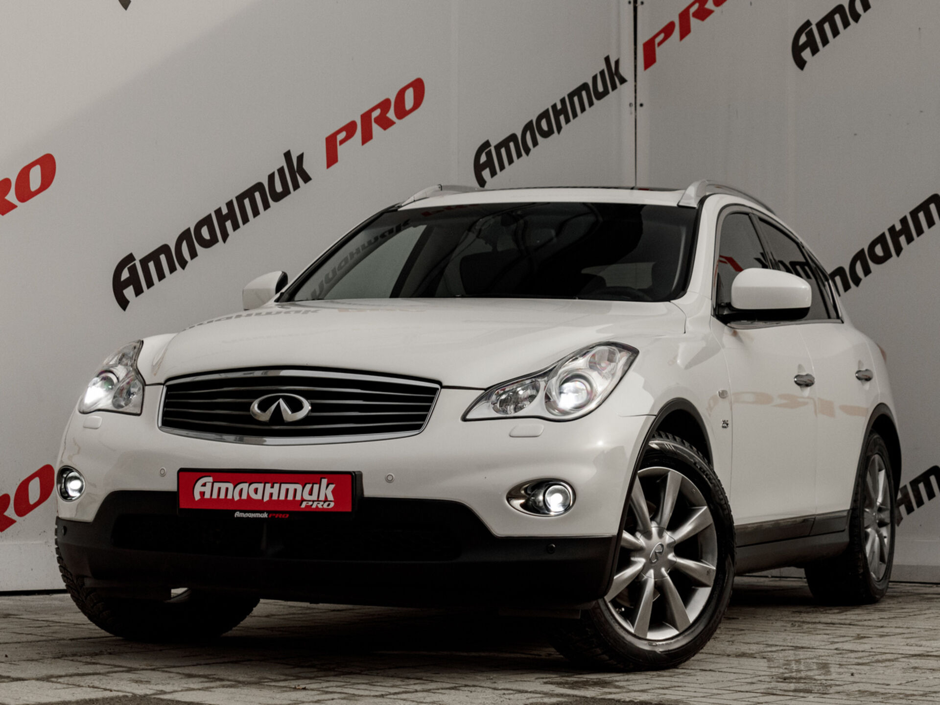 Купить Infiniti QX50 2.5 AT (222 л.с.) 4WD, 2014 в Екатеренбурге