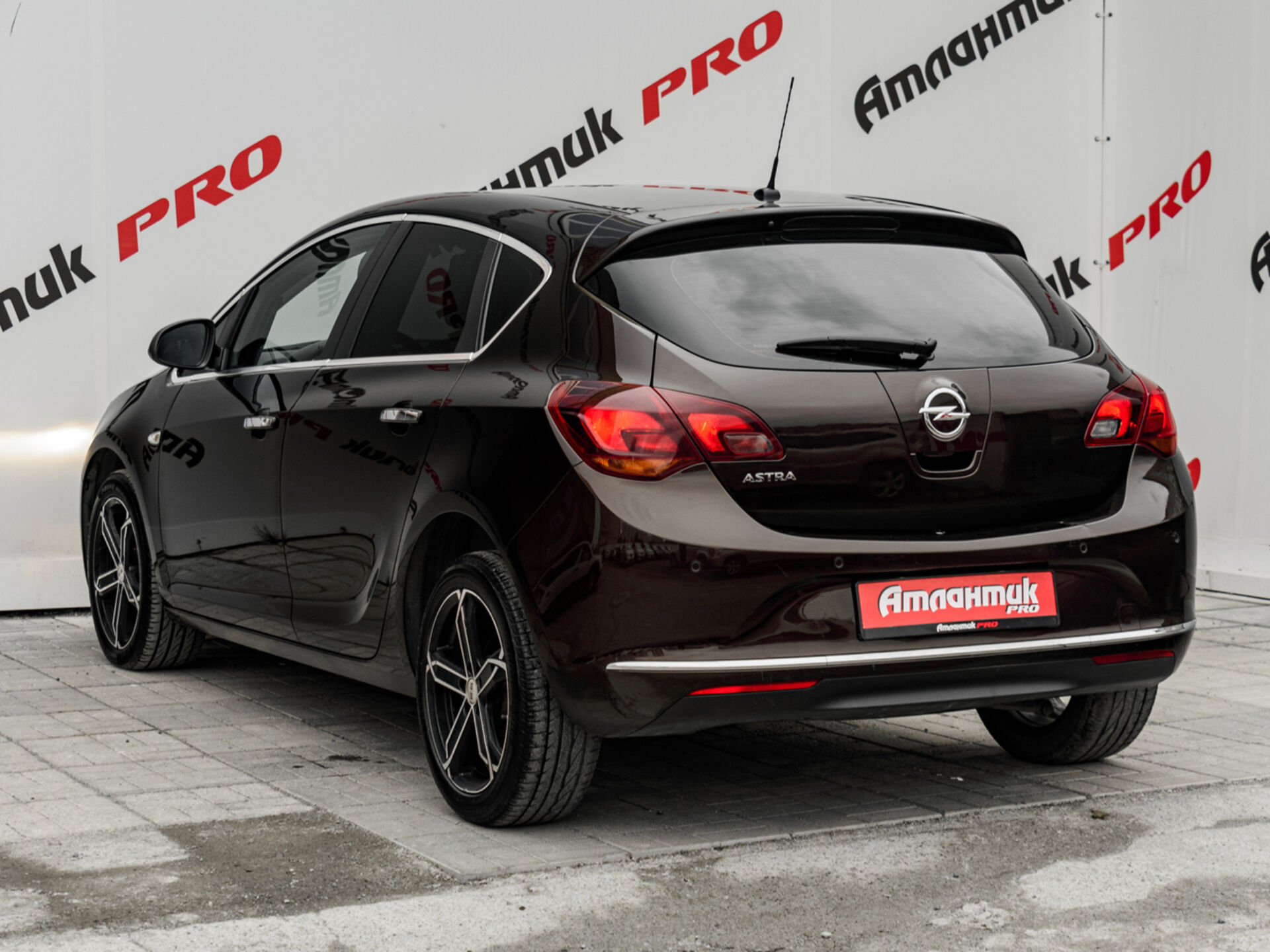Купить Opel Astra 1.6 MT (115 л.с.), 2013 в Екатеренбурге
